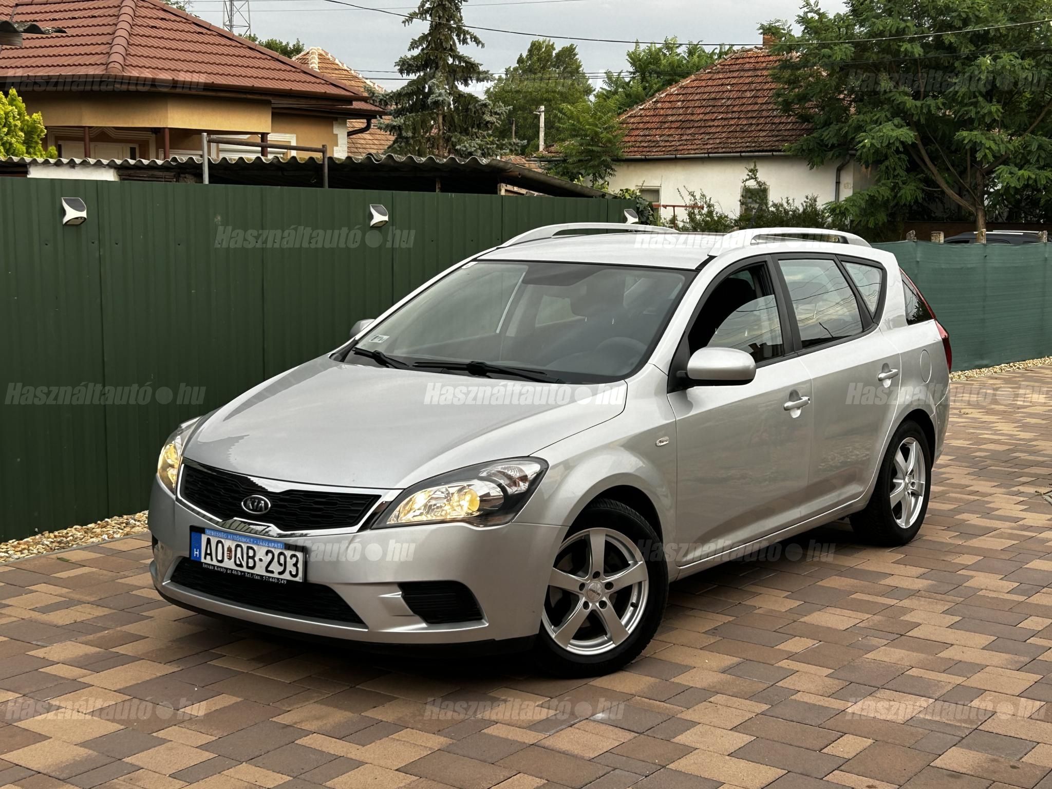 KIA CEE'D 2010/8 - 1