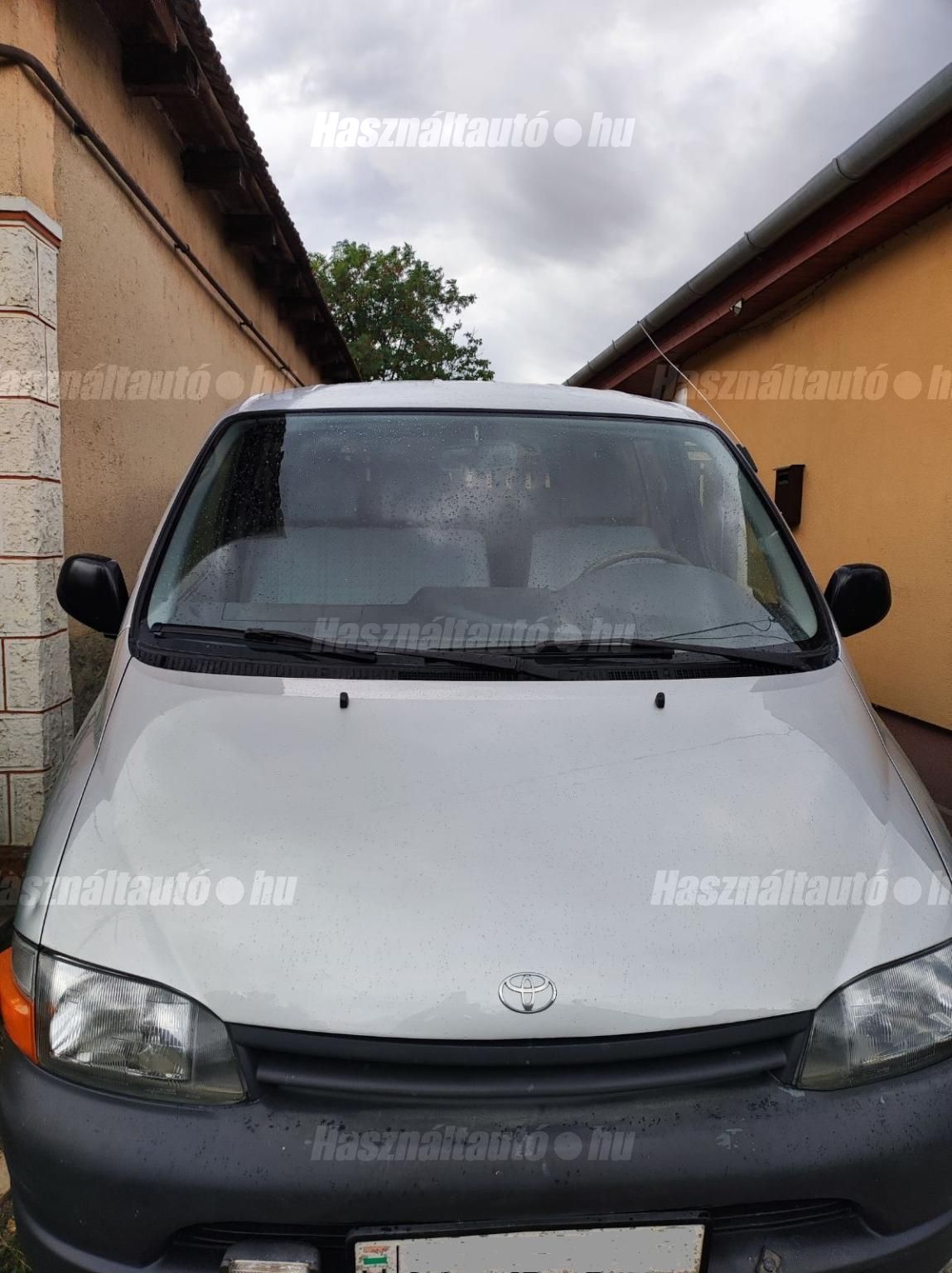 TOYOTA HIACE 2001/10 - 1