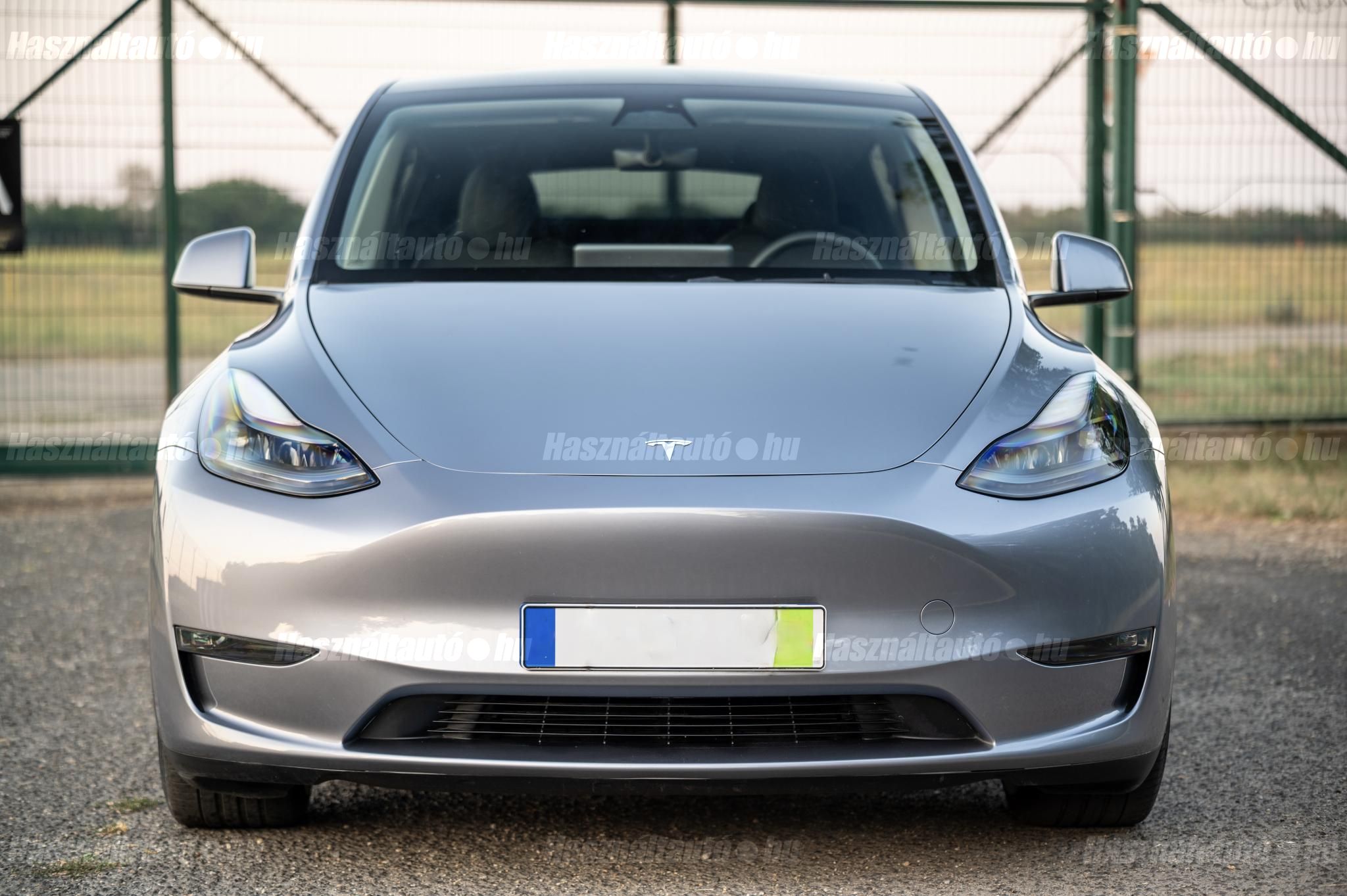 TESLA MODEL Y 2023/4 - 1