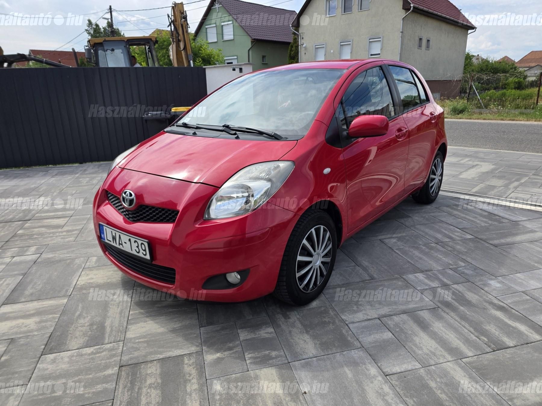 TOYOTA YARIS 2011/6 - 1