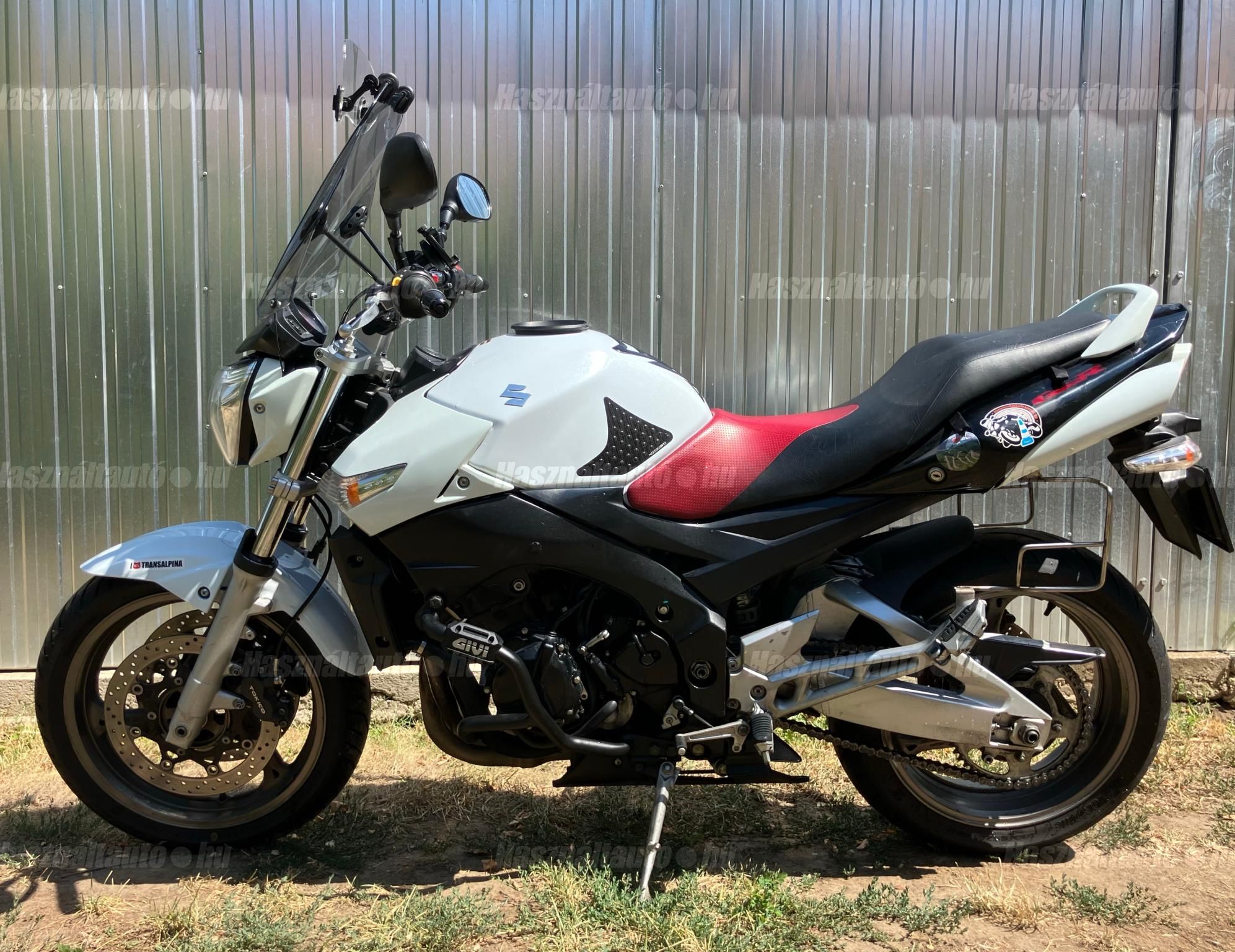 SUZUKI GSR 600 2007 - 1