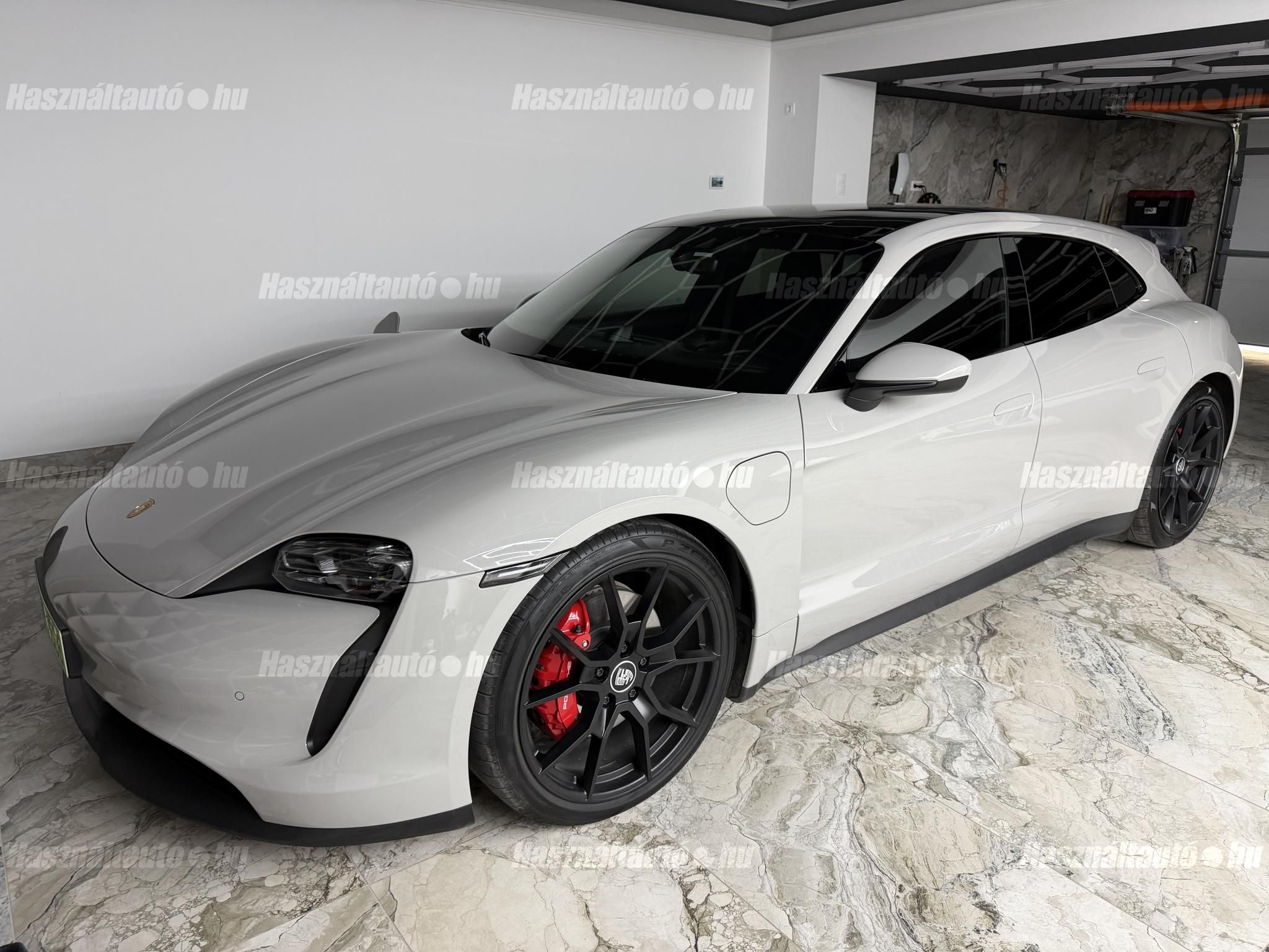 PORSCHE TAYCAN 2023/6 - 1