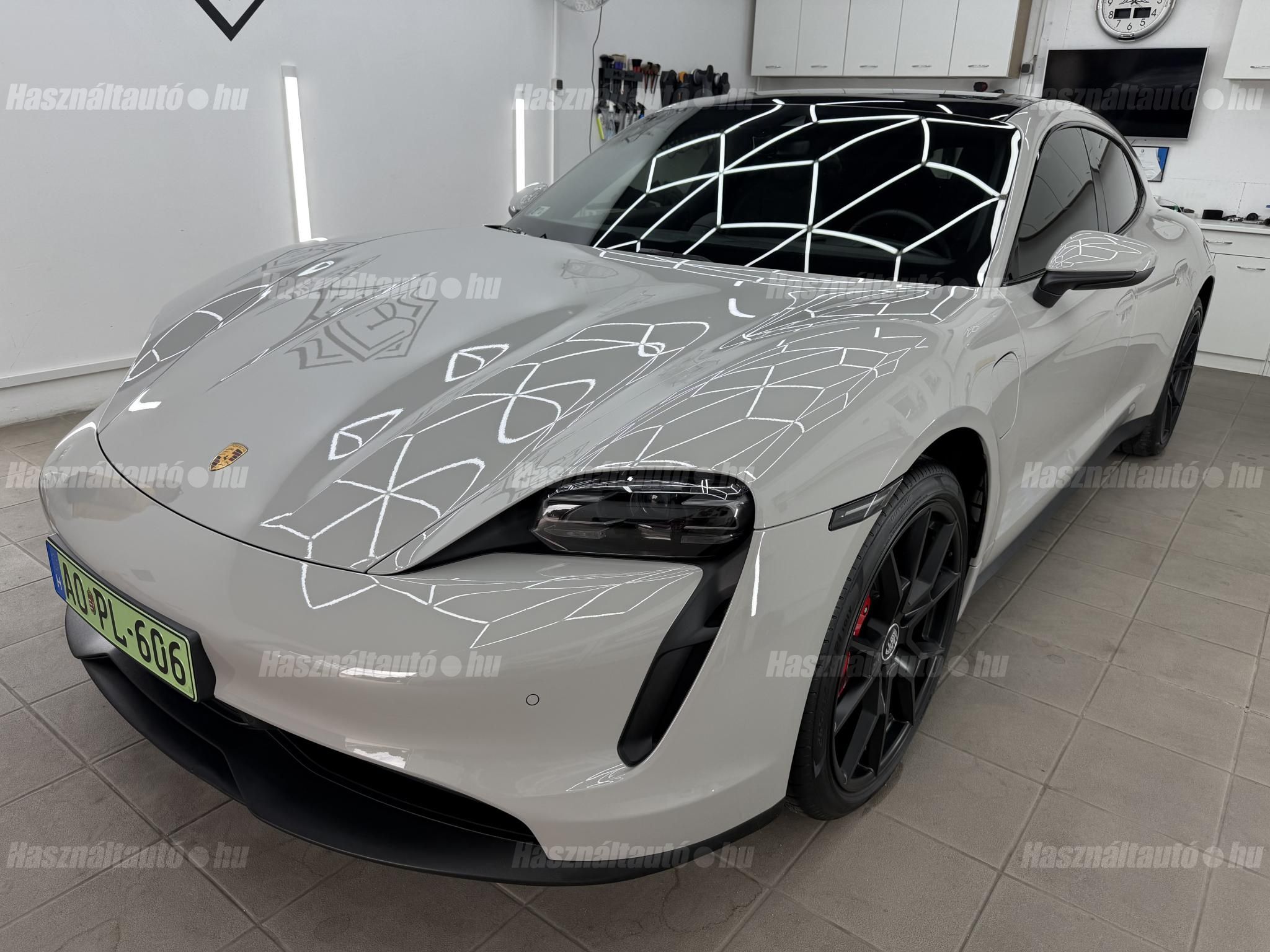 PORSCHE TAYCAN 2023/6 - 1