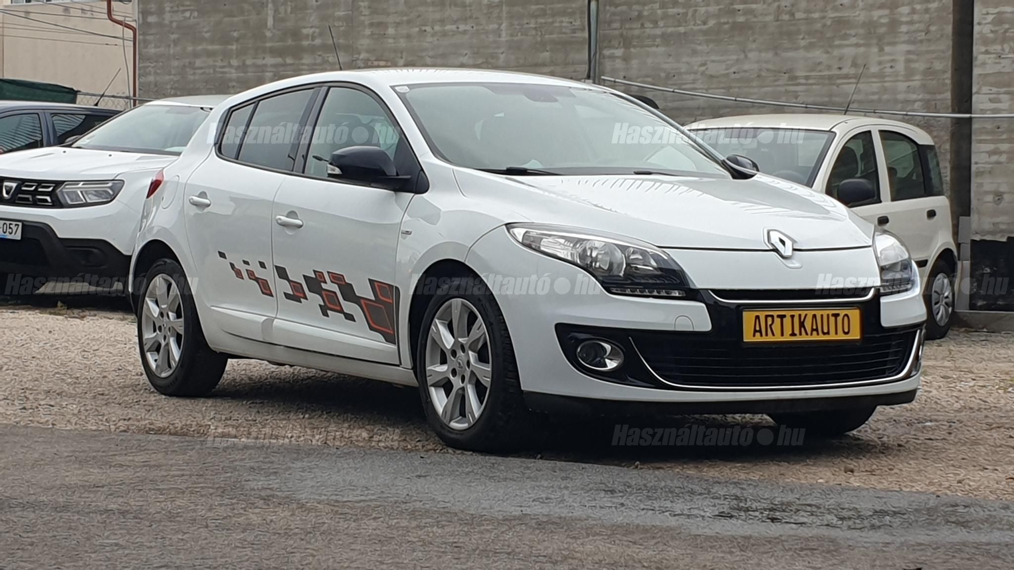 RENAULT MEGANE 2012/3 - 1