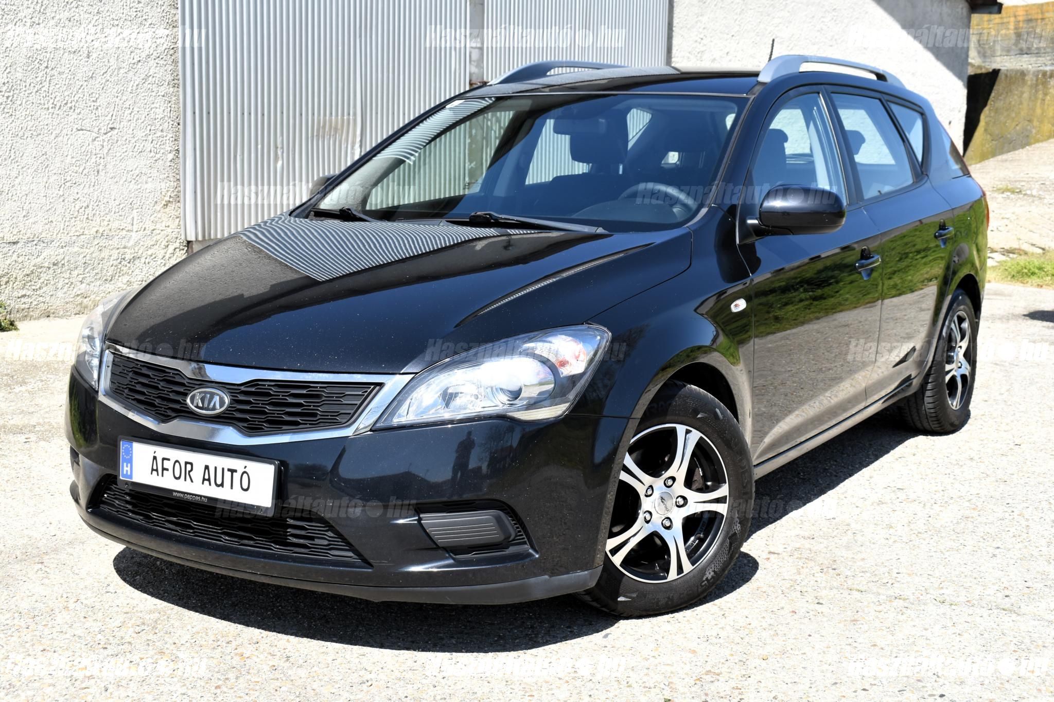 KIA CEE'D 2012/8 - 1