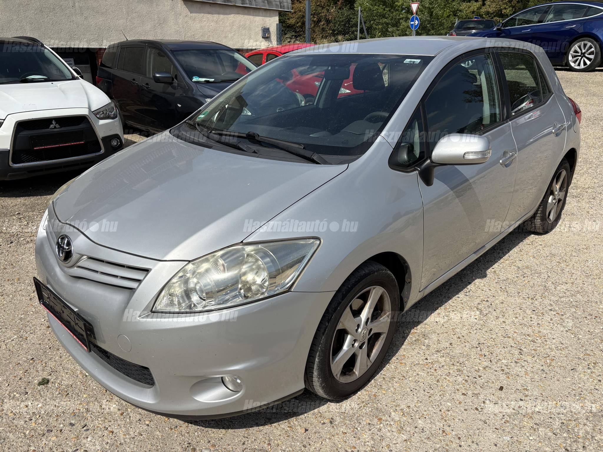 TOYOTA AURIS 2012/8 - 1
