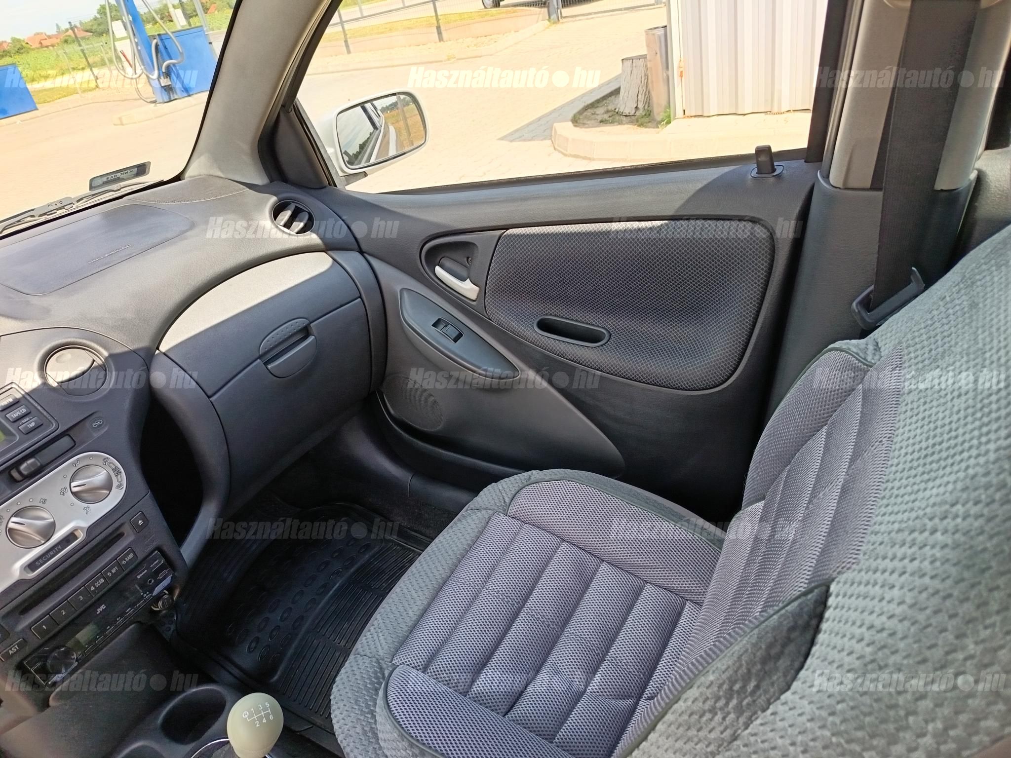 TOYOTA YARIS 2004/4 - 1