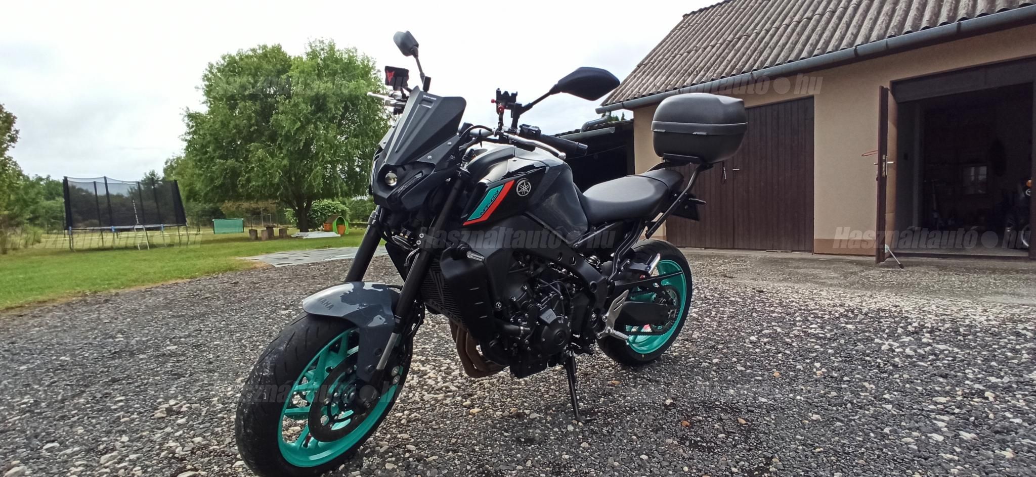 YAMAHA MT-09 2023/4 - 1