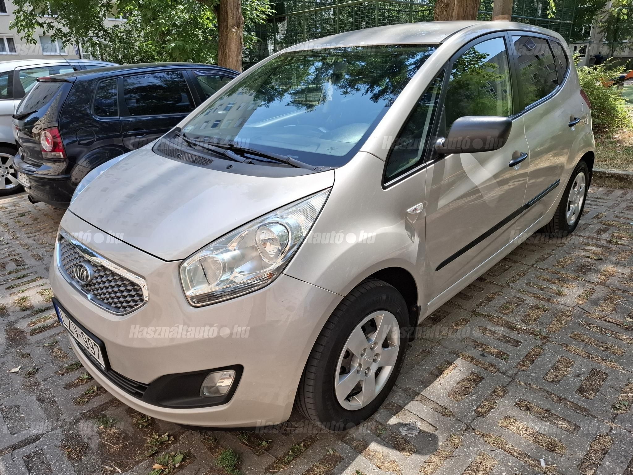 KIA VENGA 2012 - 1