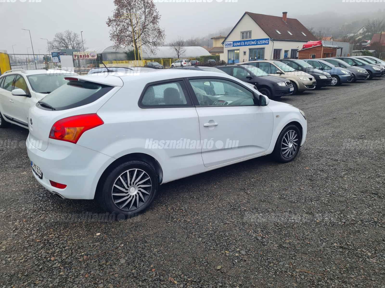 KIA PRO CEE'D 2009/9 - 1