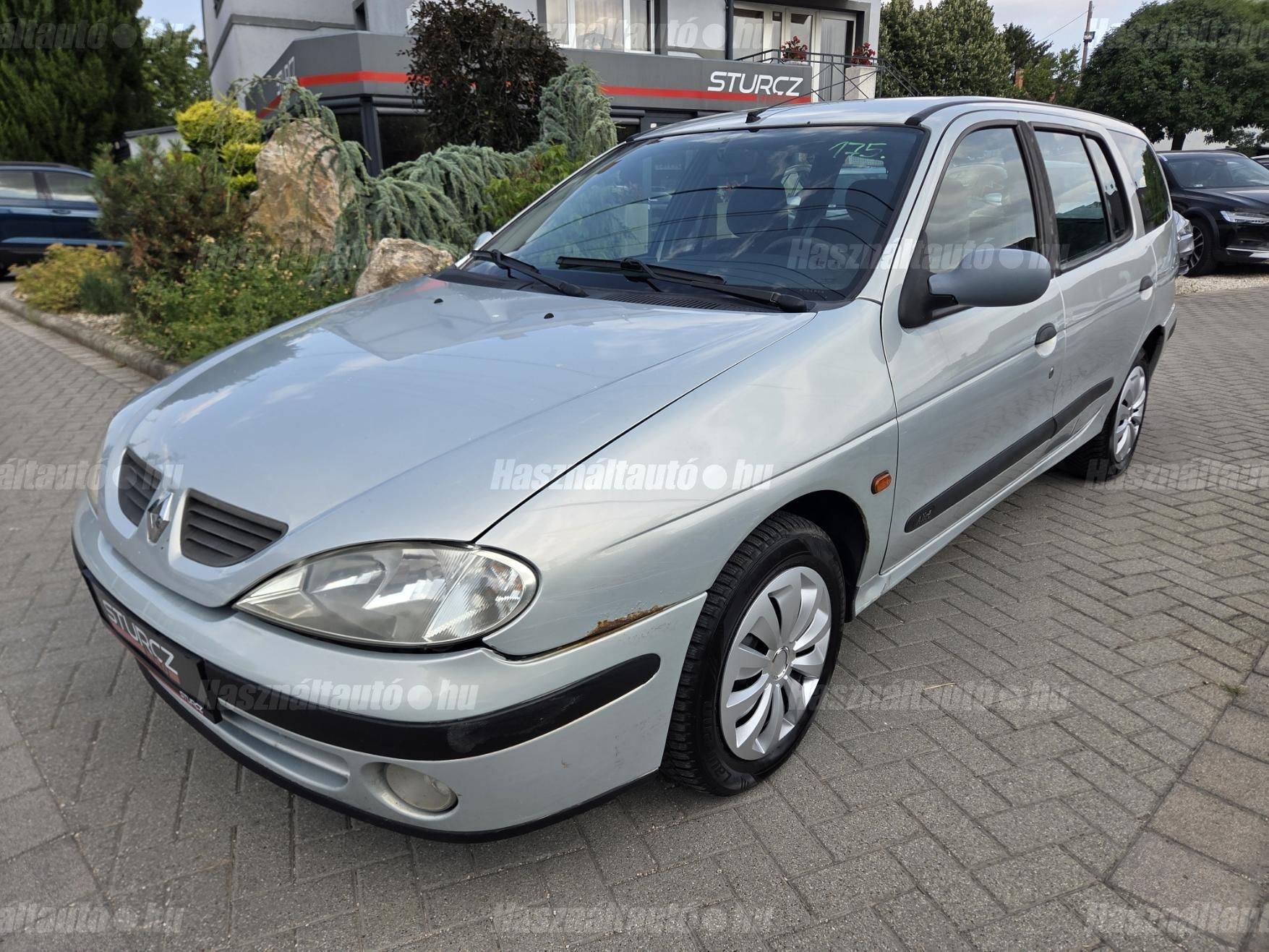 RENAULT MEGANE 2003/7 - 1