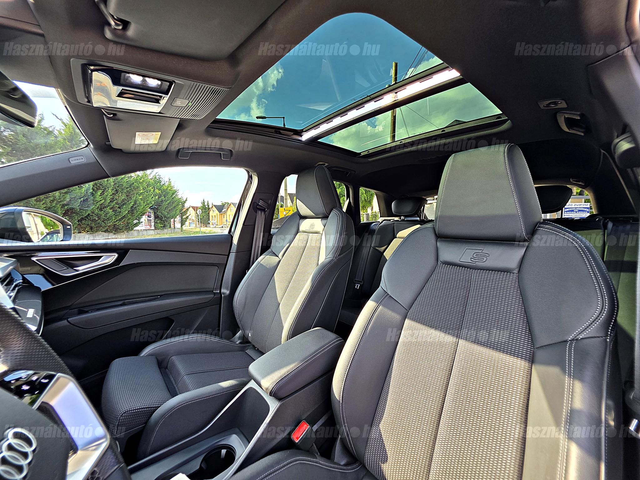 AUDI Q4 2023/10 - 1