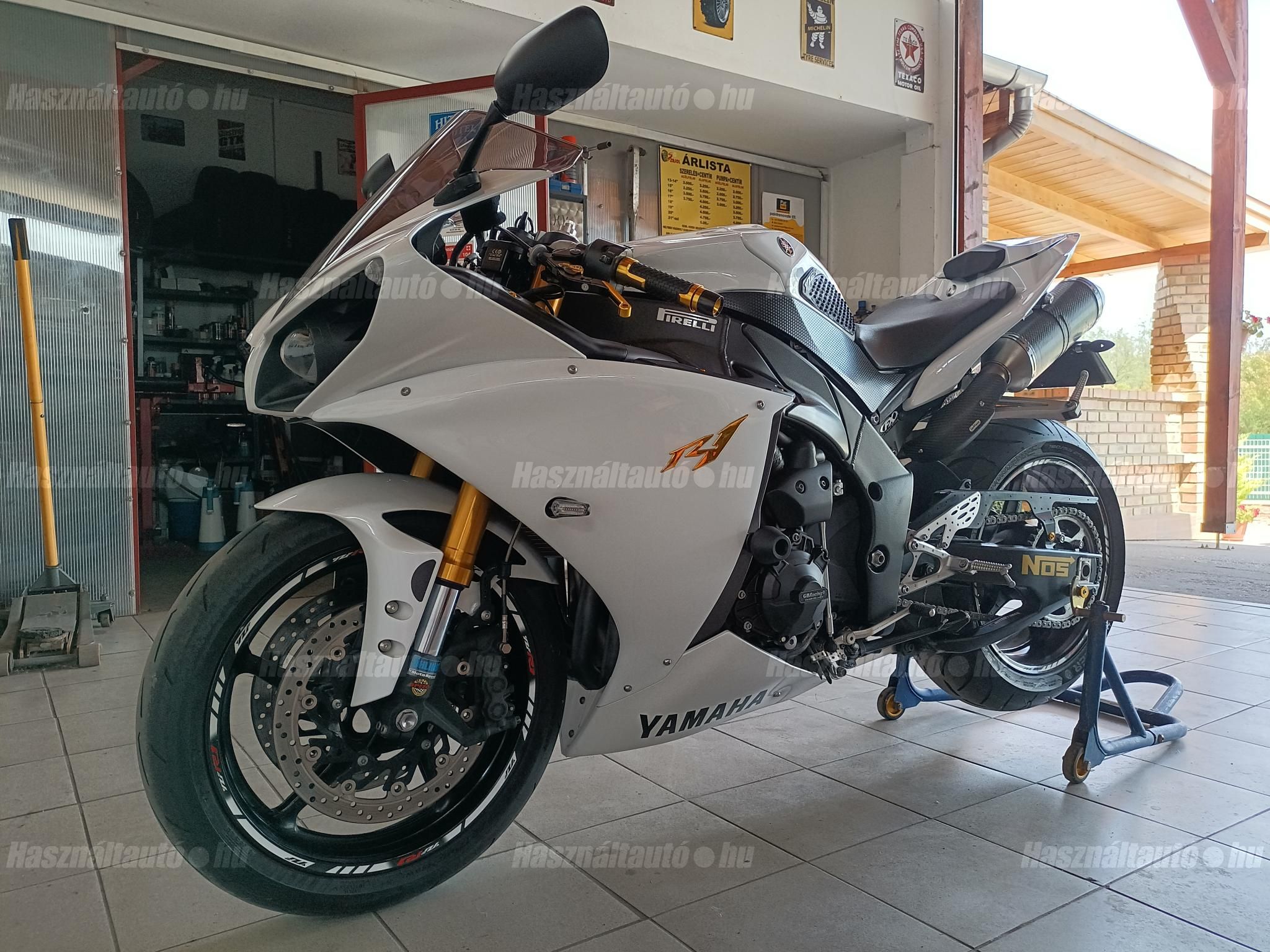 YAMAHA YZF R1 2009/10 - 1