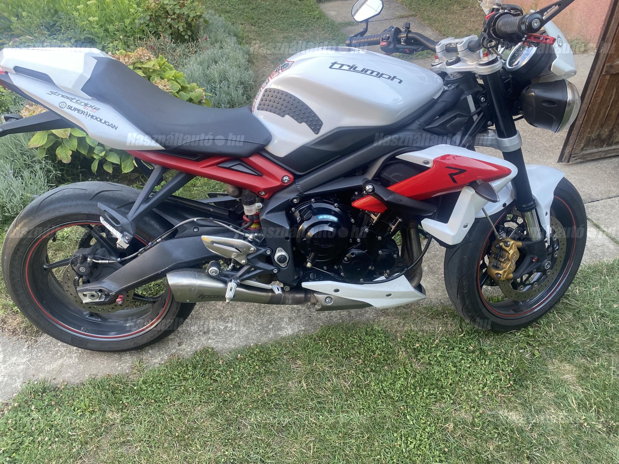 TRIUMPH STREET TRIPLE 675 R 2013/4 - 1