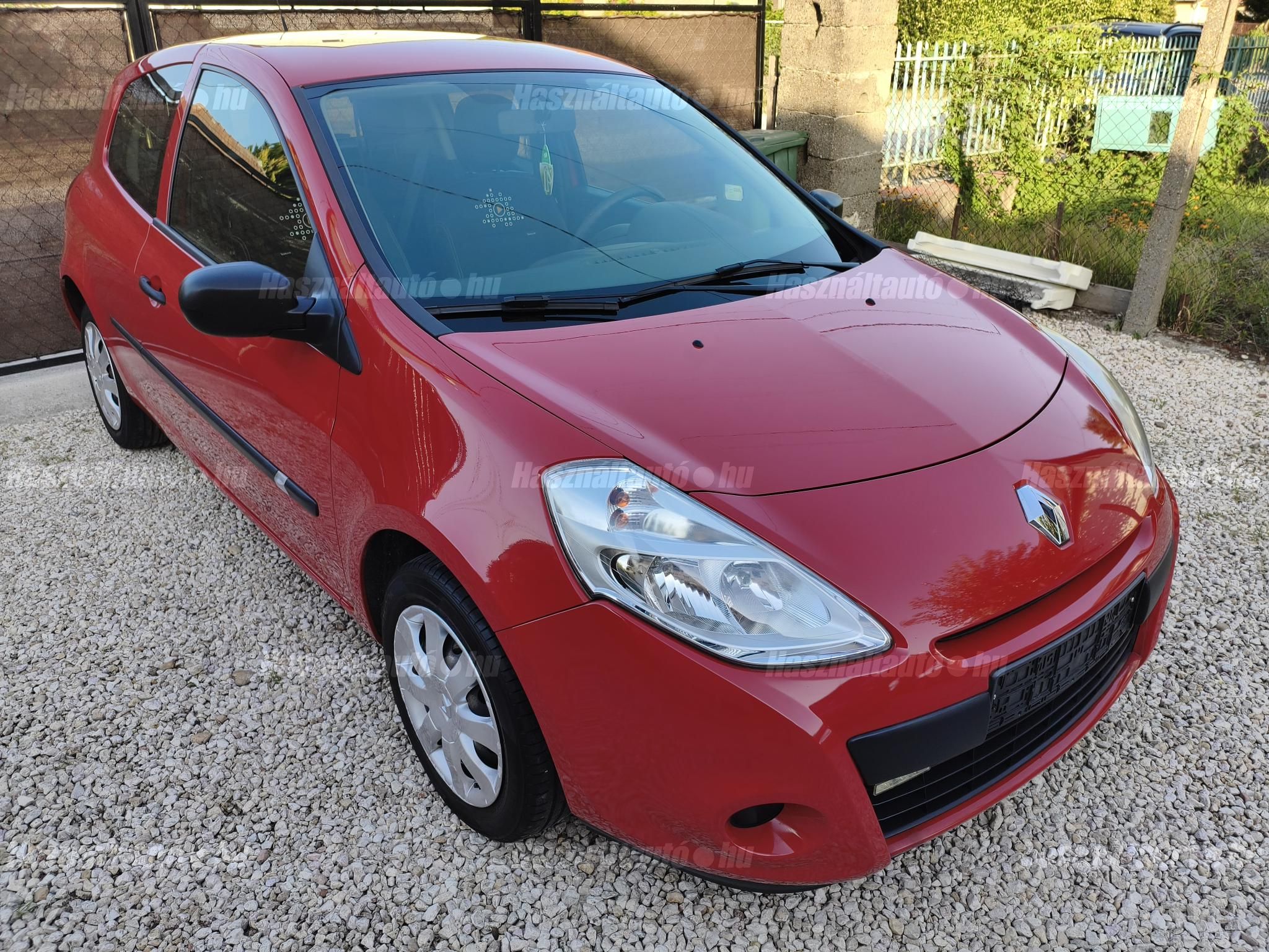 RENAULT CLIO 2012/8 - 1