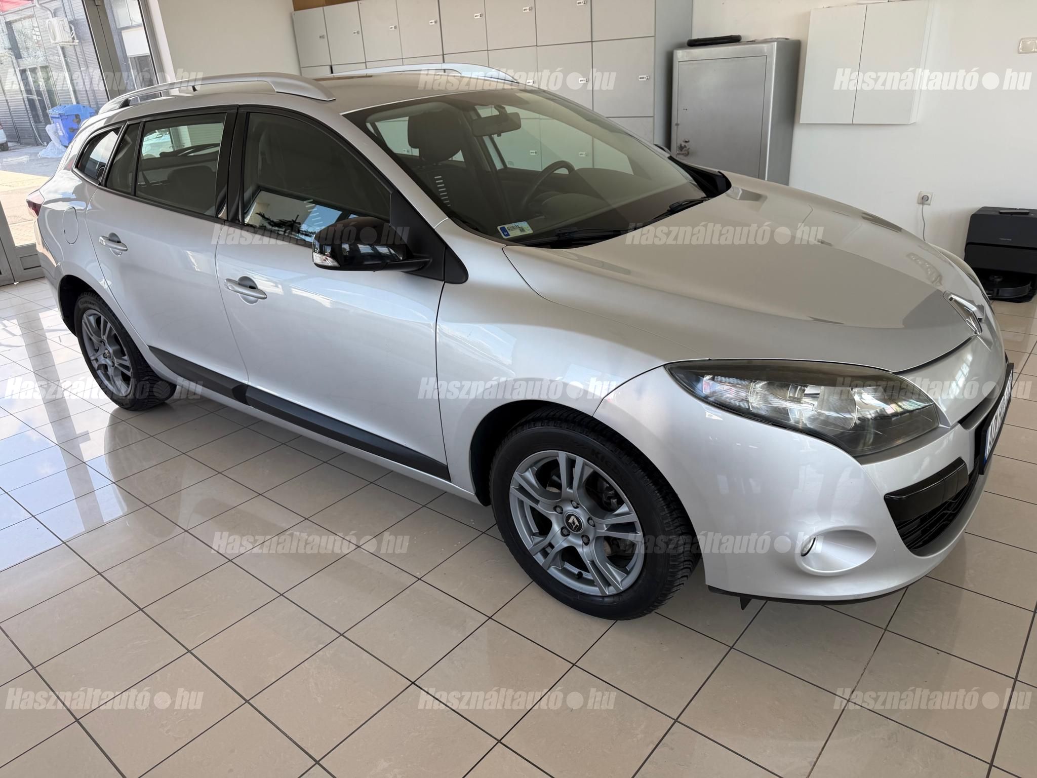 RENAULT MEGANE 2012/4 - 1