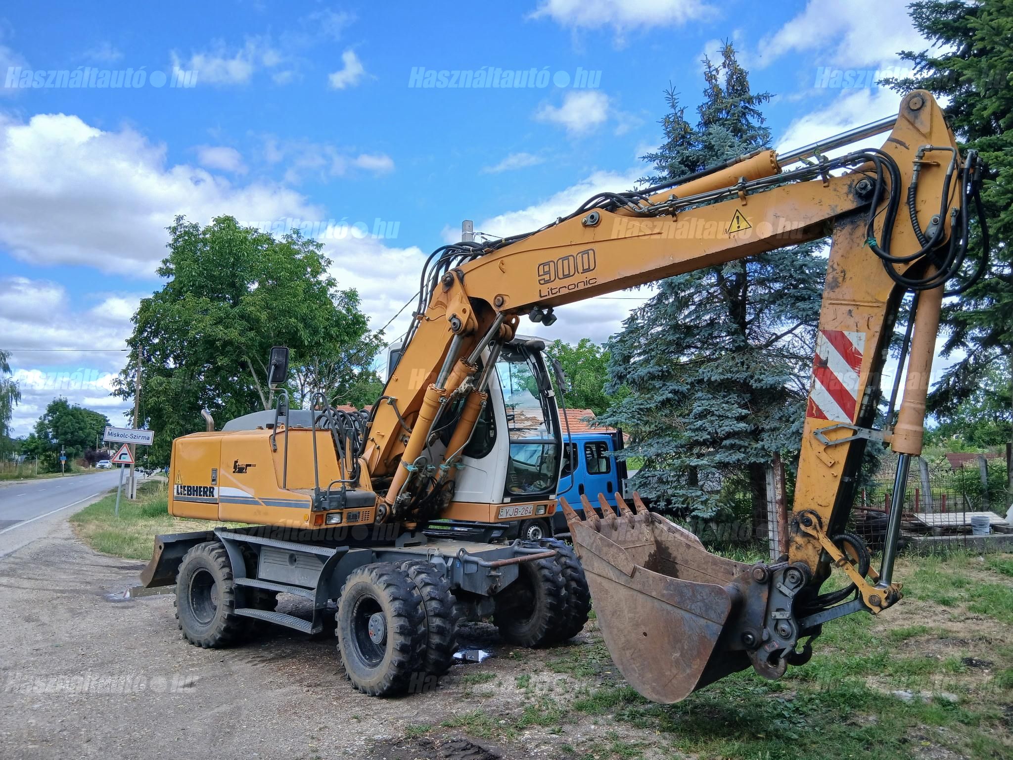 LIEBHERR 2003/4 - 1