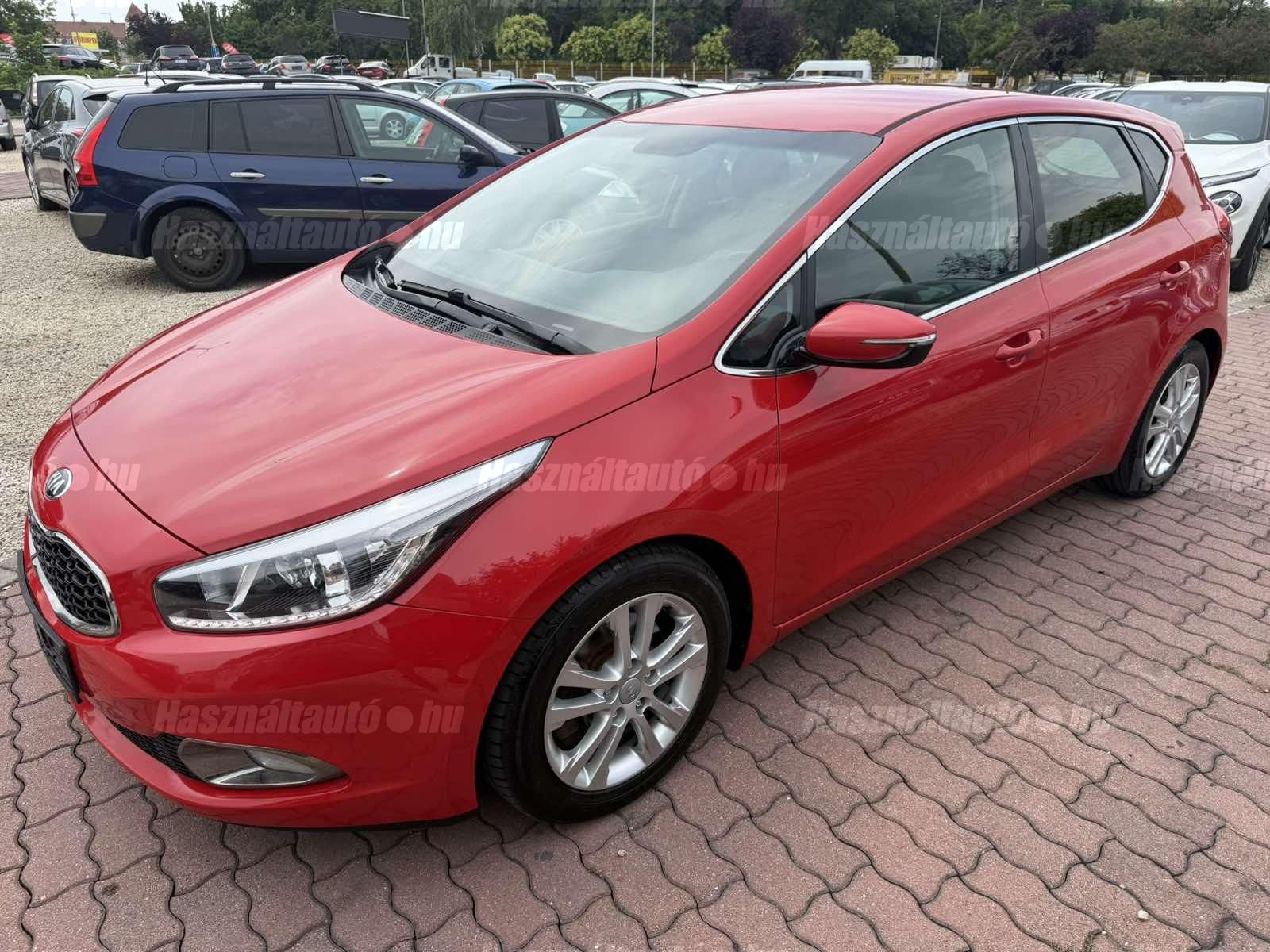 KIA CEE'D 2014/6 - 1