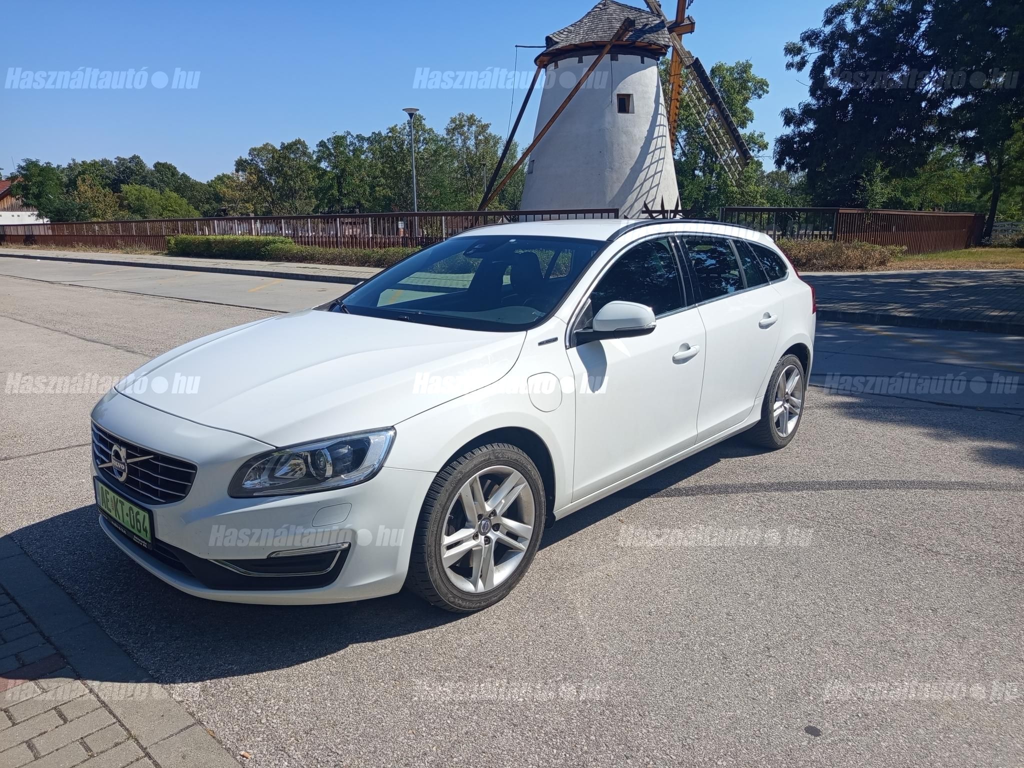 VOLVO V60 2015/4 - 1