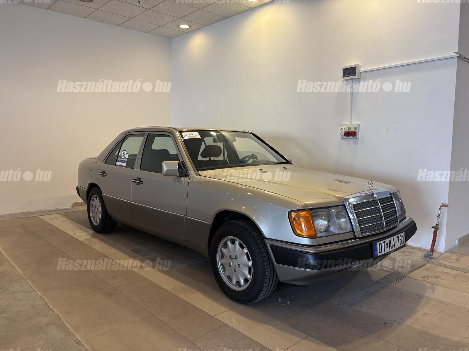 MERCEDES-BENZ E 230 1991/8 - 1