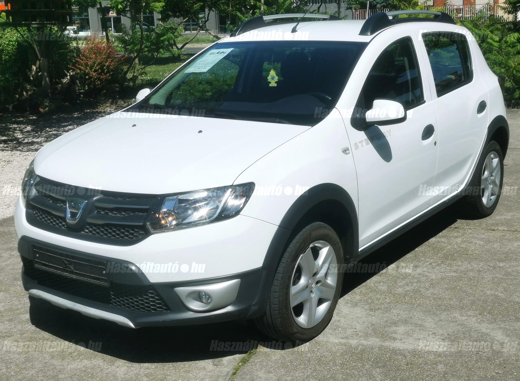 DACIA SANDERO 2016/8 - 1
