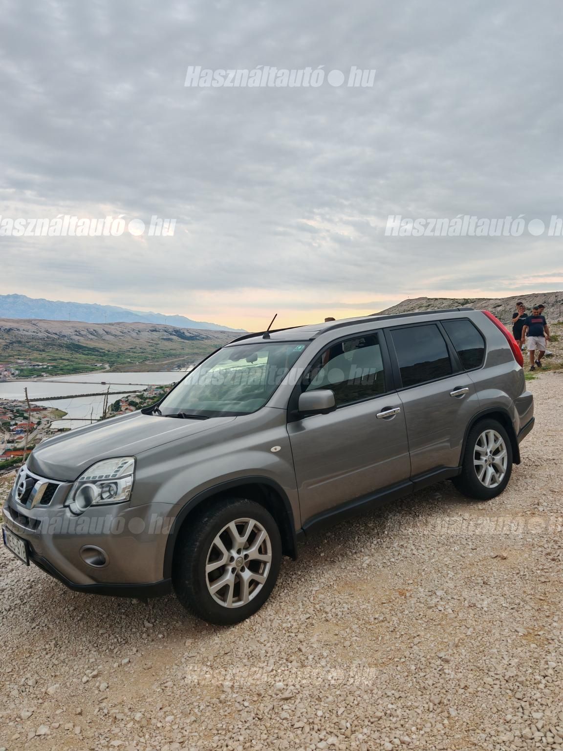 NISSAN X-TRAIL 2012/8 - 1