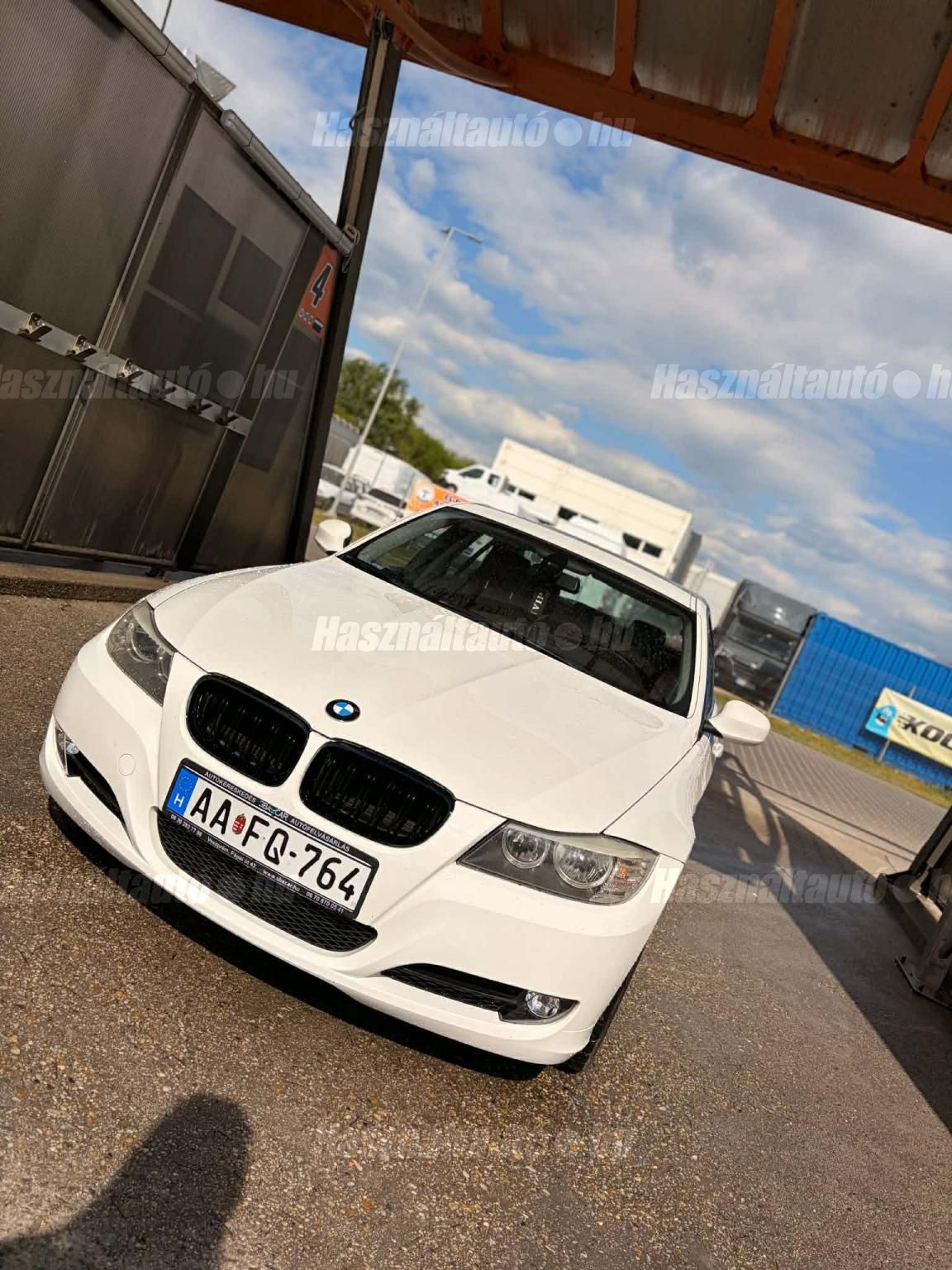 BMW 318 2009 - 1