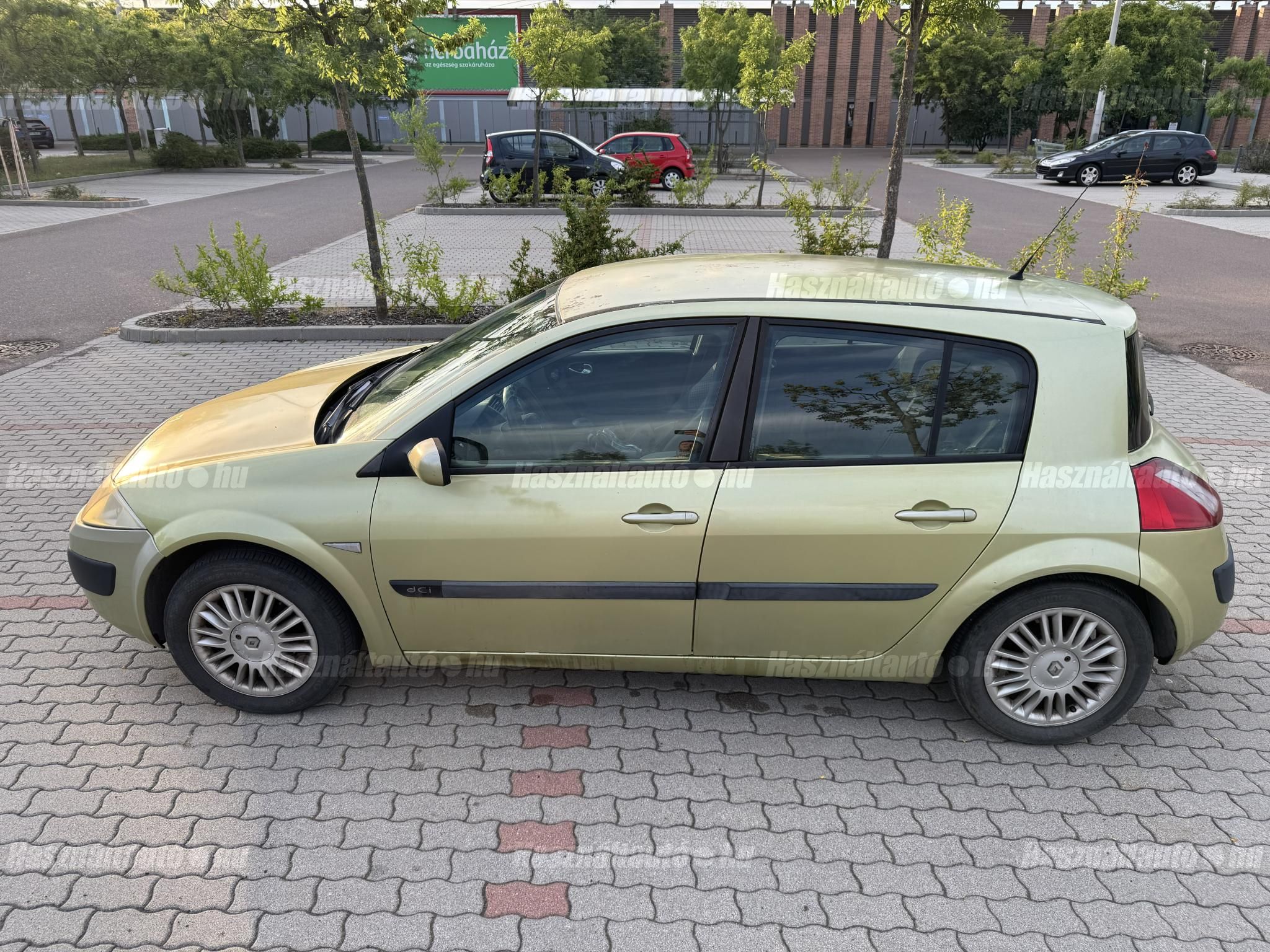 RENAULT MEGANE 2003/8 - 1