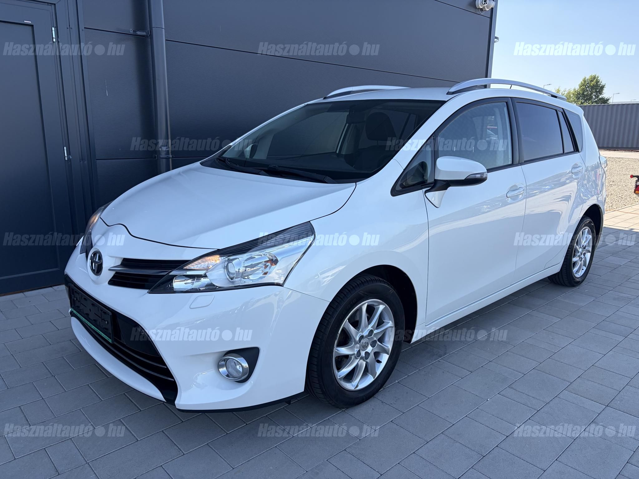 TOYOTA VERSO 2013/3 - 1