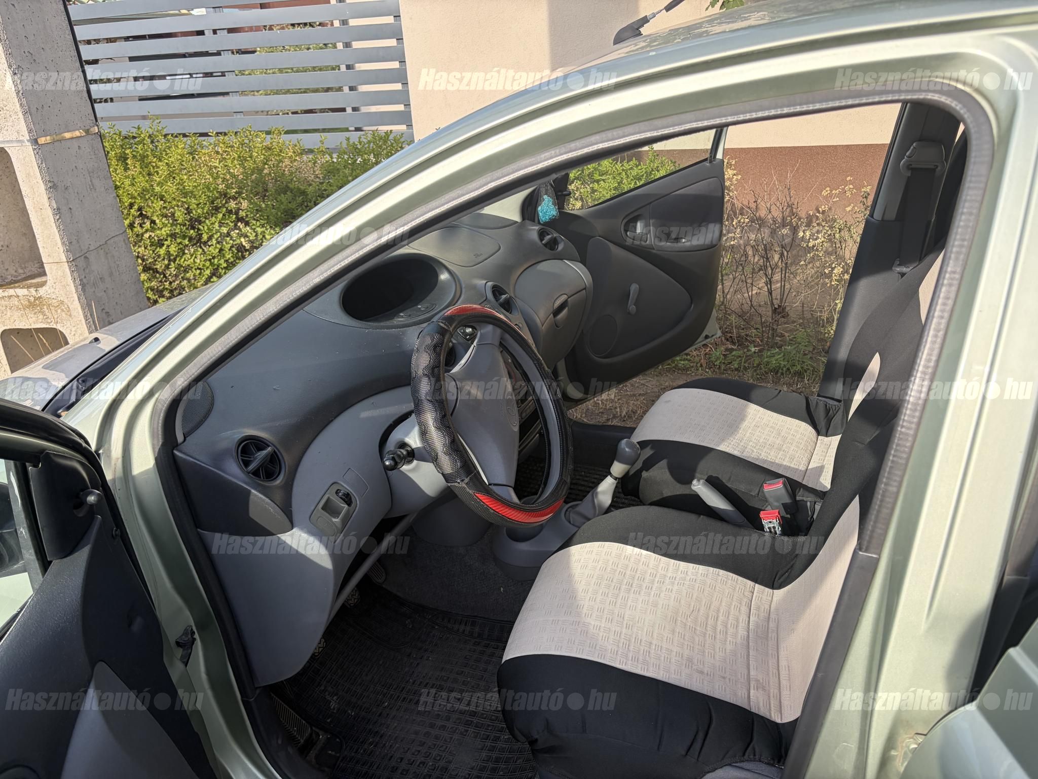 TOYOTA YARIS 2002 - 1