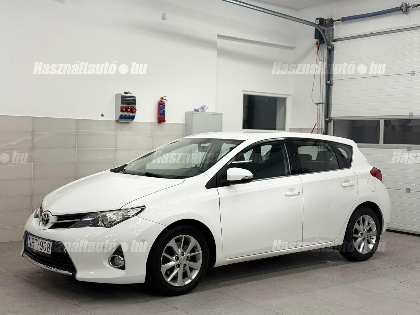 TOYOTA AURIS 2013/2 - 1