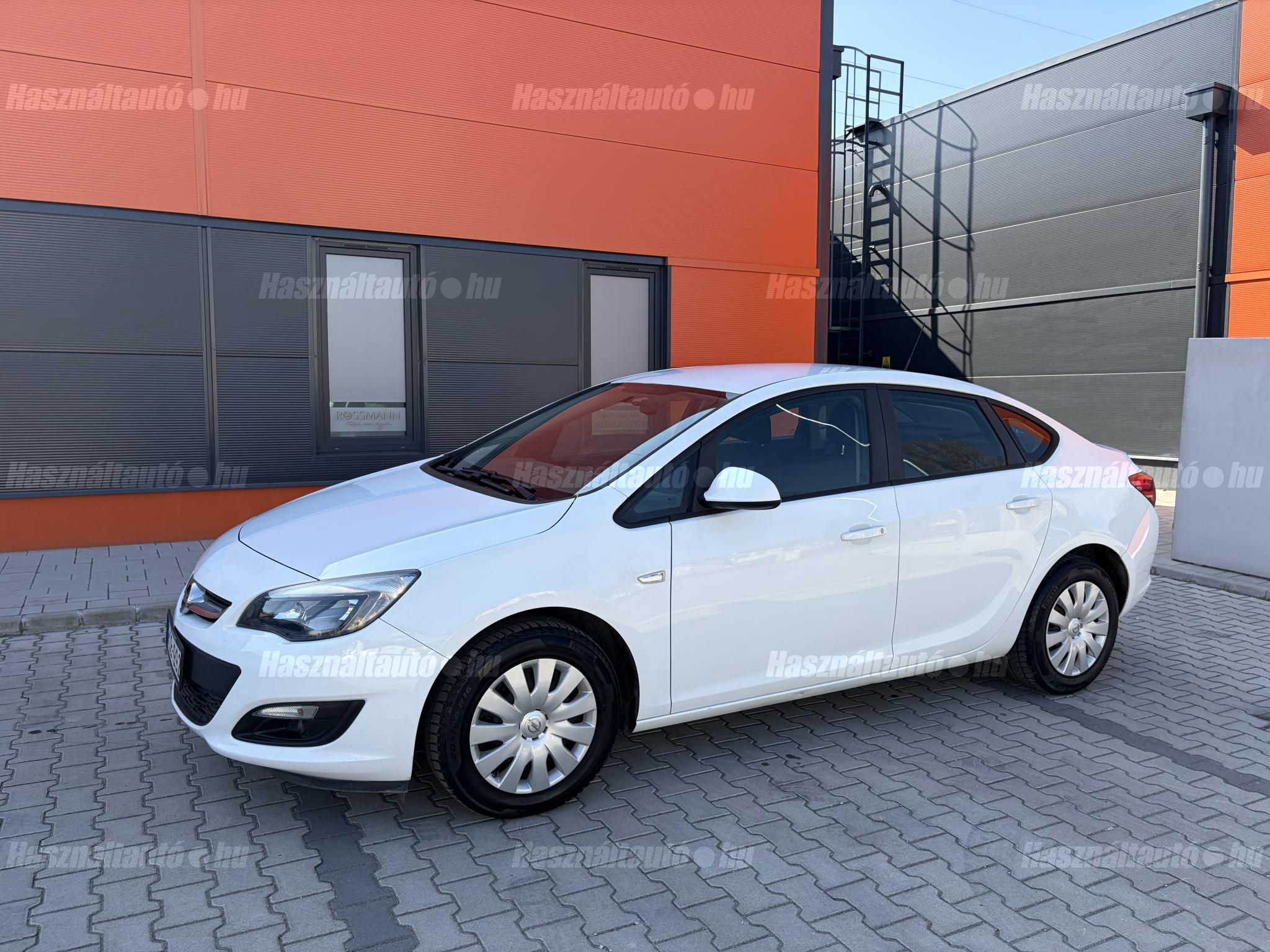 OPEL ASTRA J 2019/6 - 1