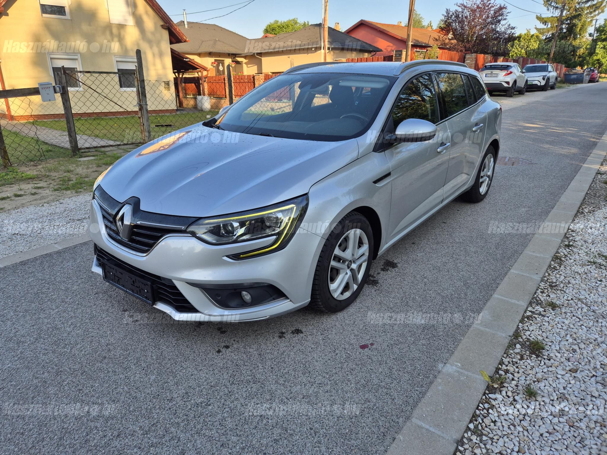 RENAULT MEGANE 2019/7 - 1