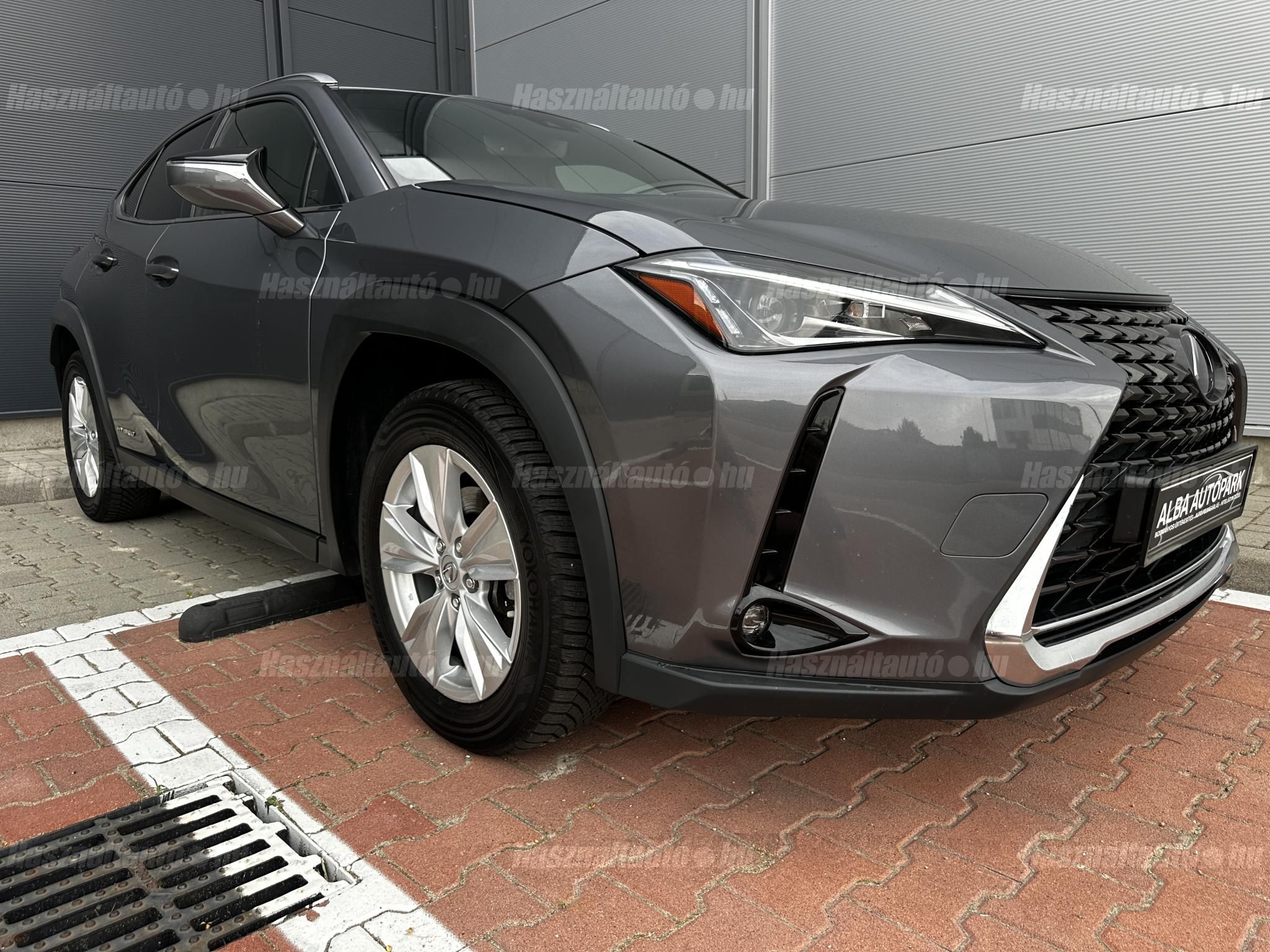 LEXUS UX 2022/8 - 1