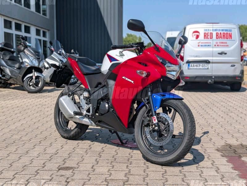 HONDA CBR 125 R 2014 - 1