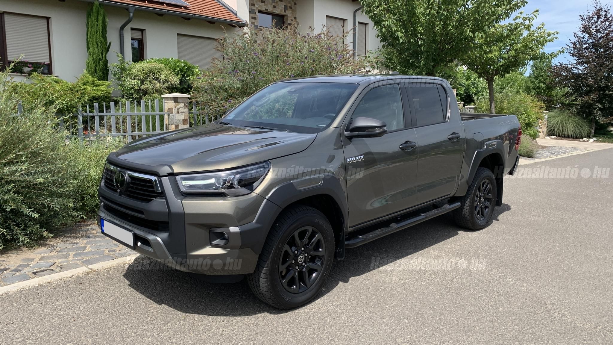 TOYOTA HILUX 2023/4 - 1
