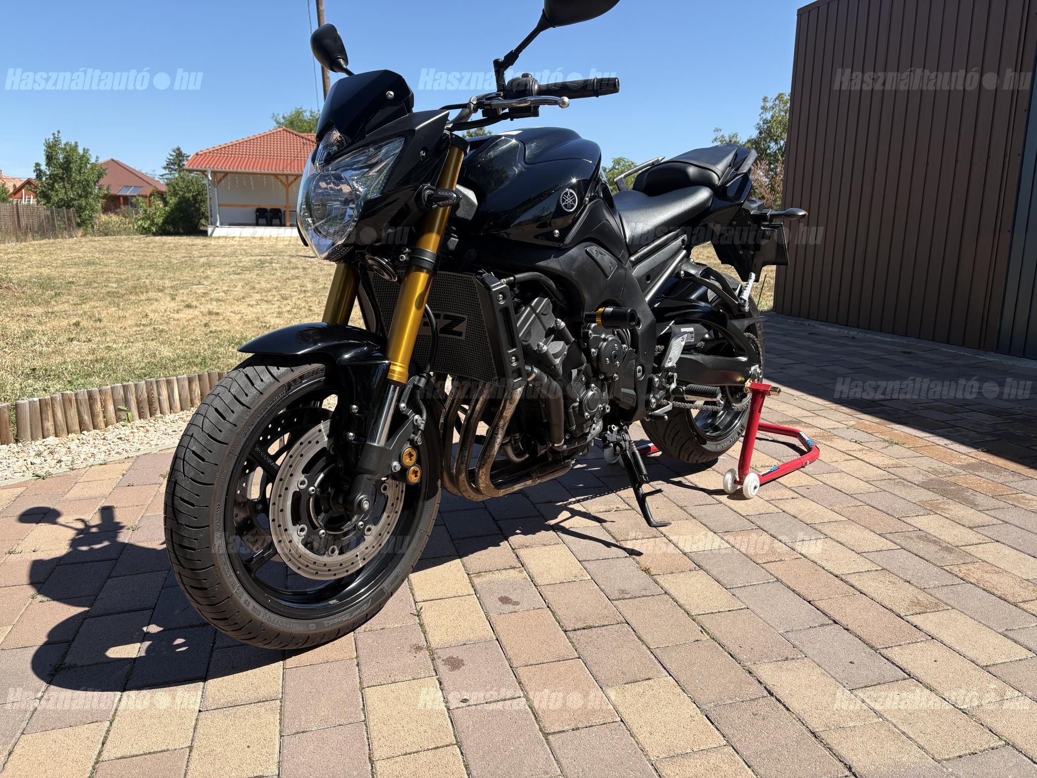 YAMAHA FZ8-N 2010/7 - 1