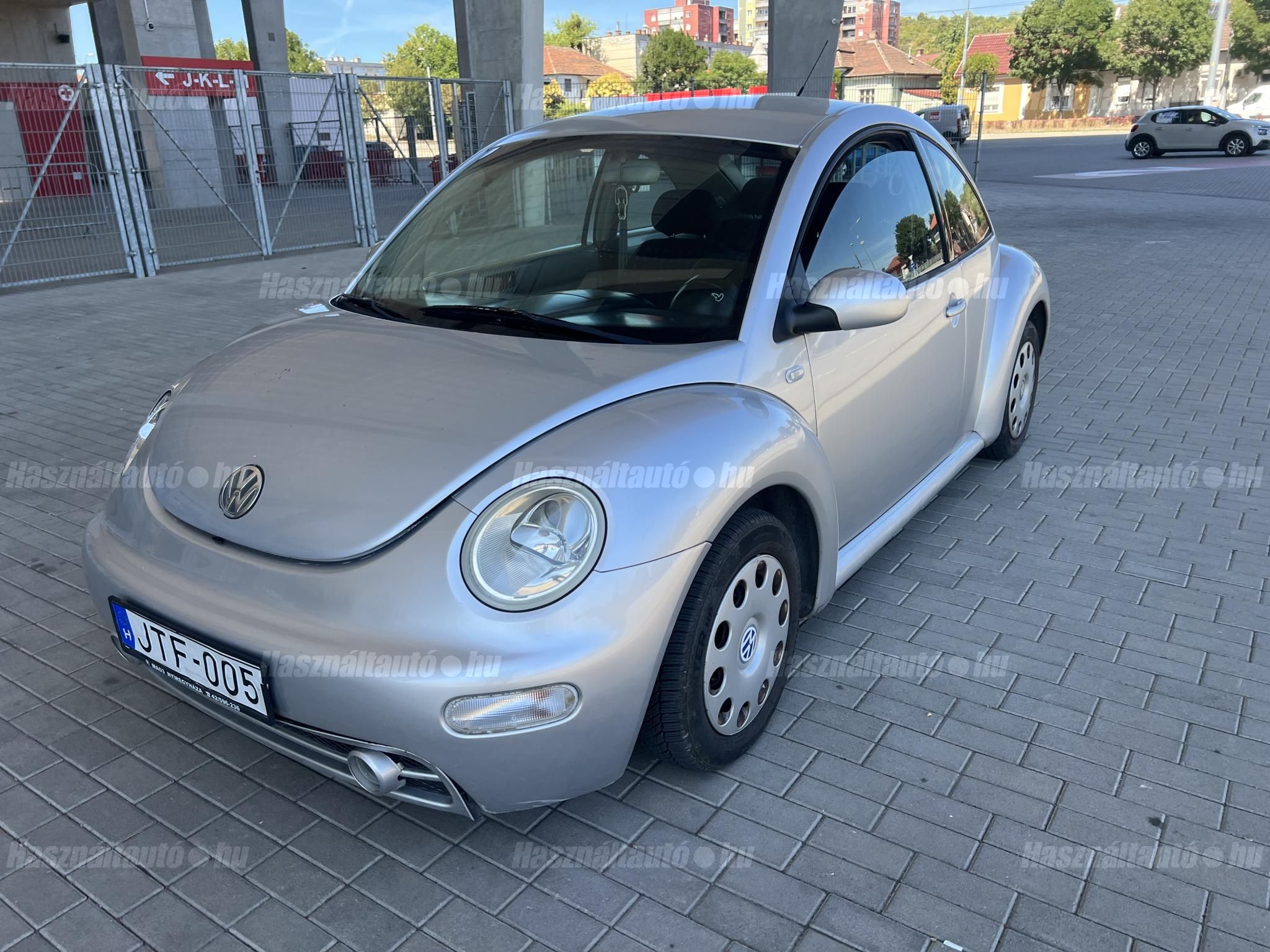 VOLKSWAGEN NEW BEETLE 2001/8 - 1