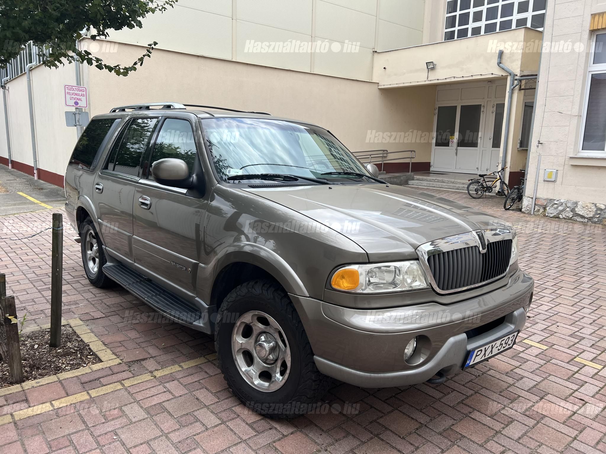 LINCOLN NAVIGATOR 2002/5 - 1