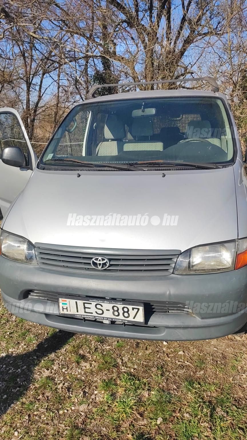 TOYOTA HIACE 2002/10 - 1