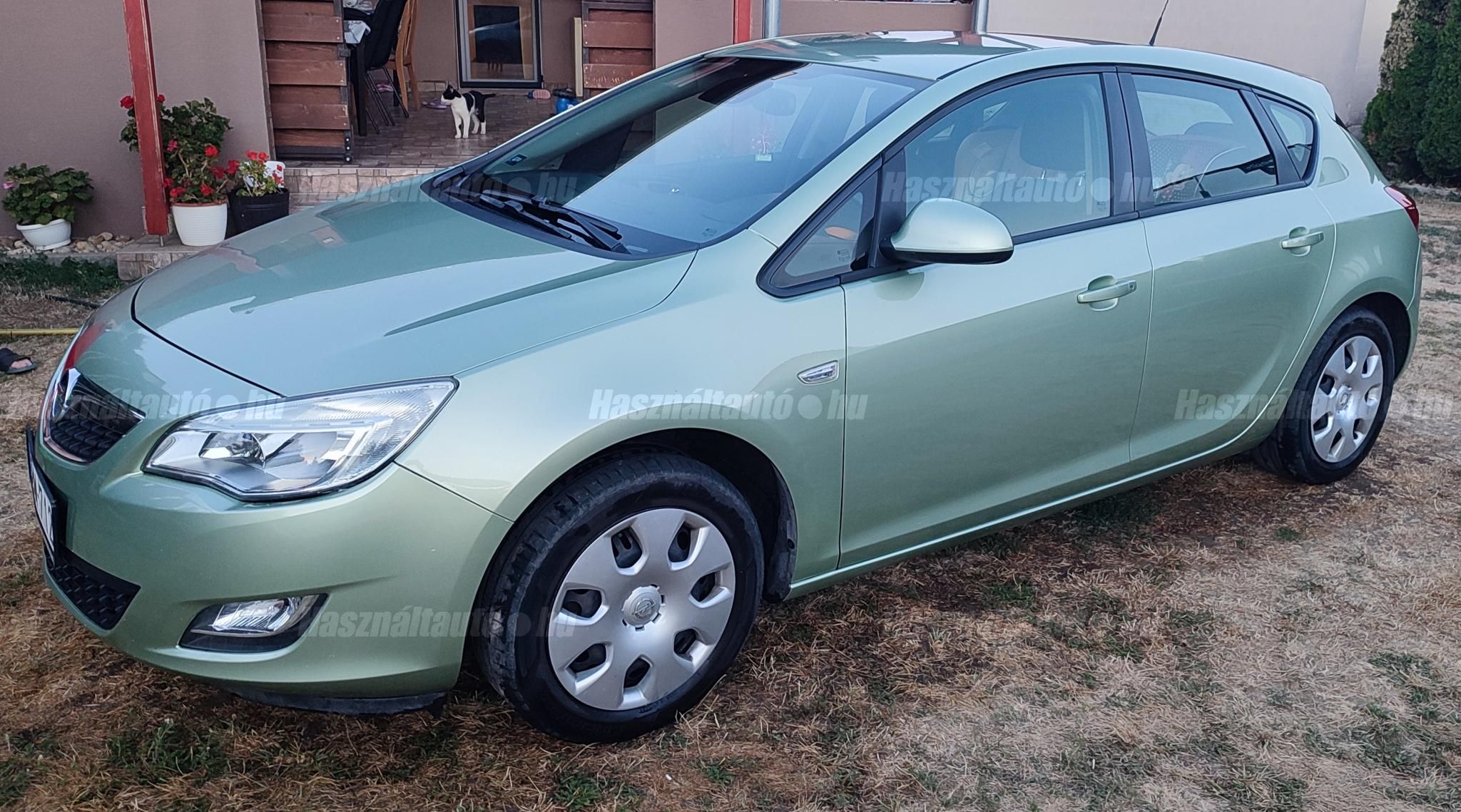 OPEL ASTRA J 2010/9 - 1