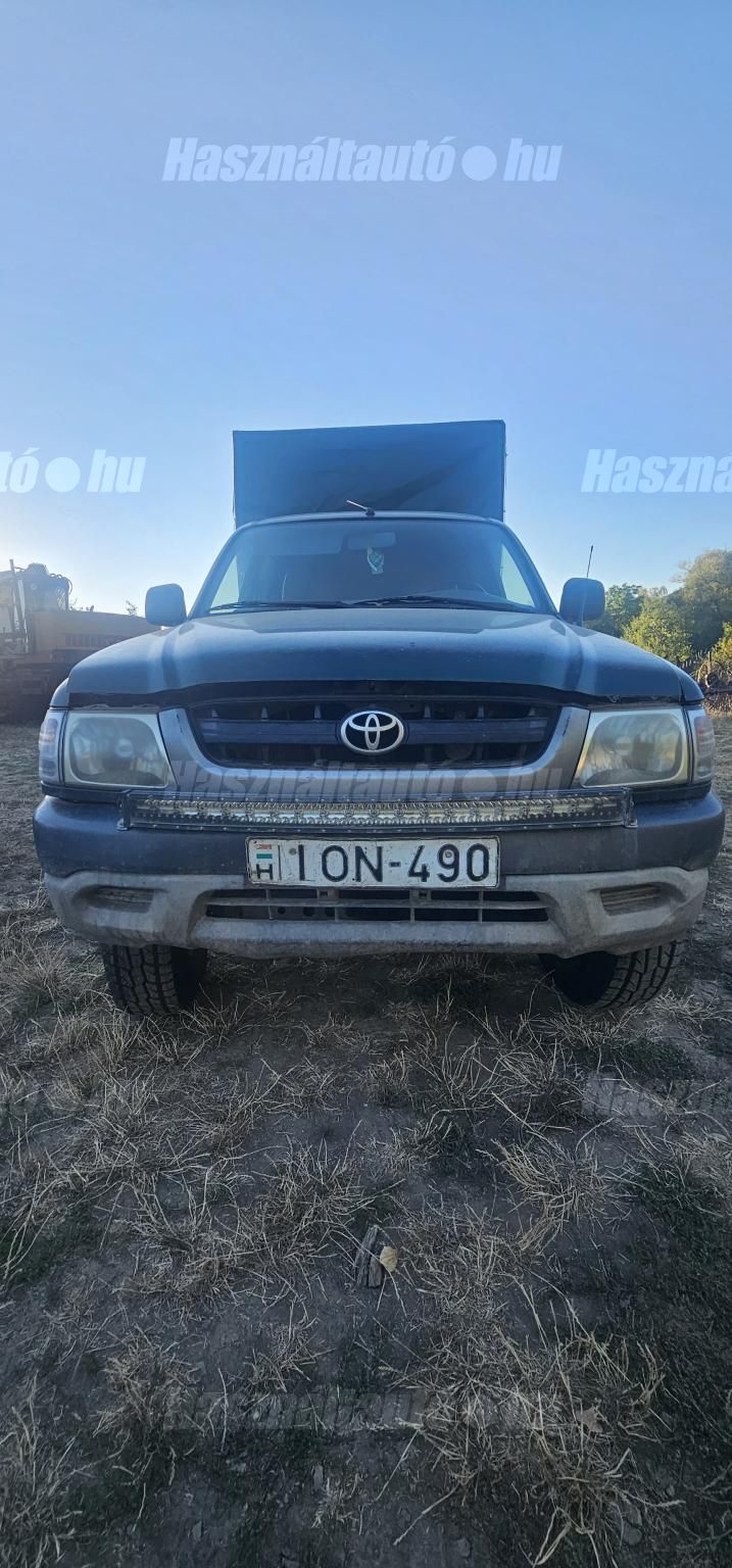 TOYOTA HILUX 2003/6 - 1