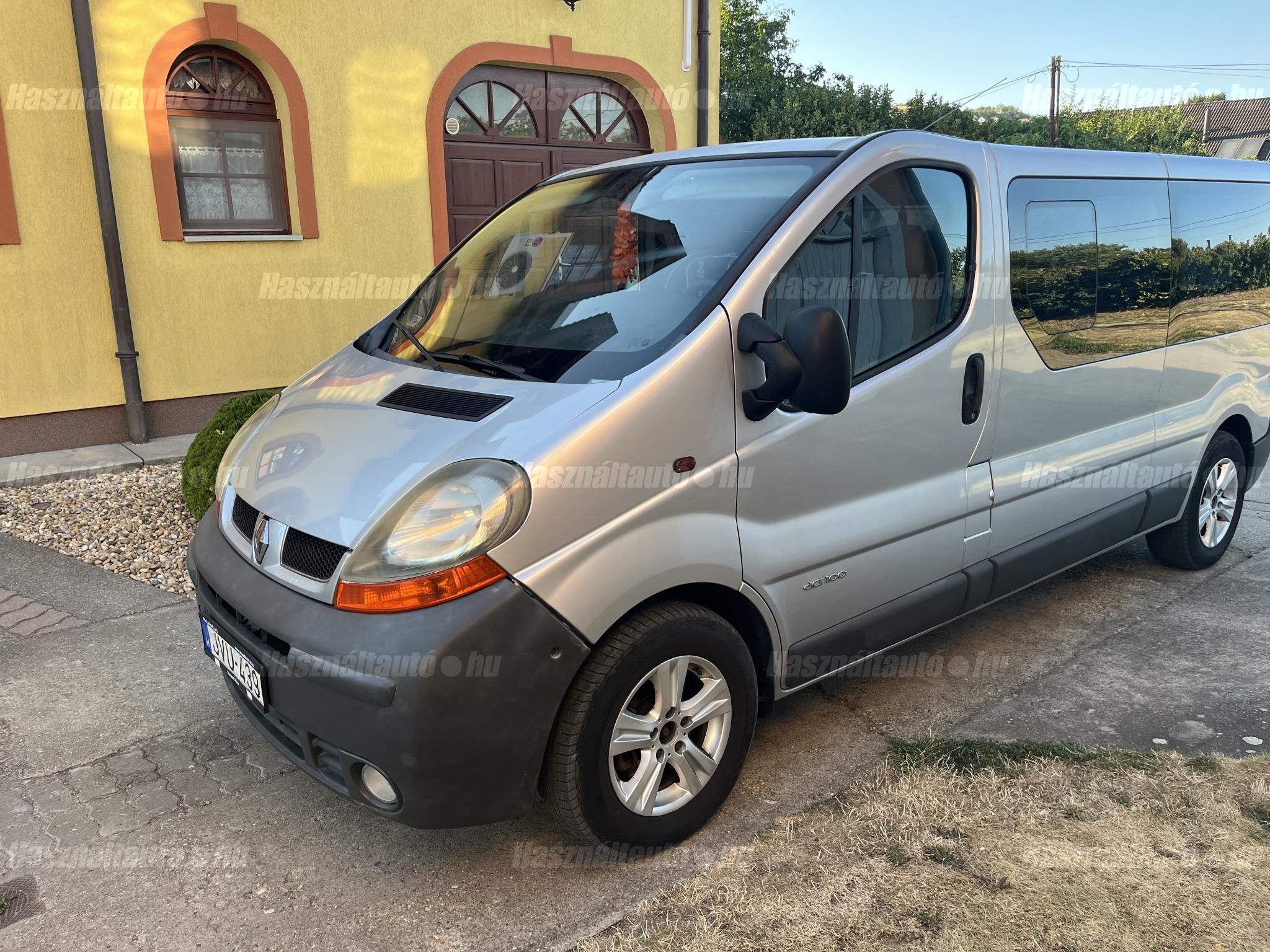 RENAULT TRAFIC 2005/8 - 1