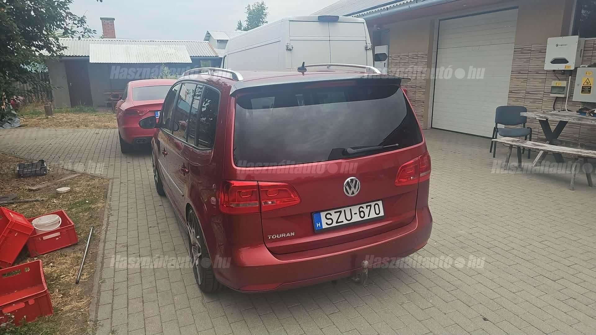 VOLKSWAGEN TOURAN 2011 - 1