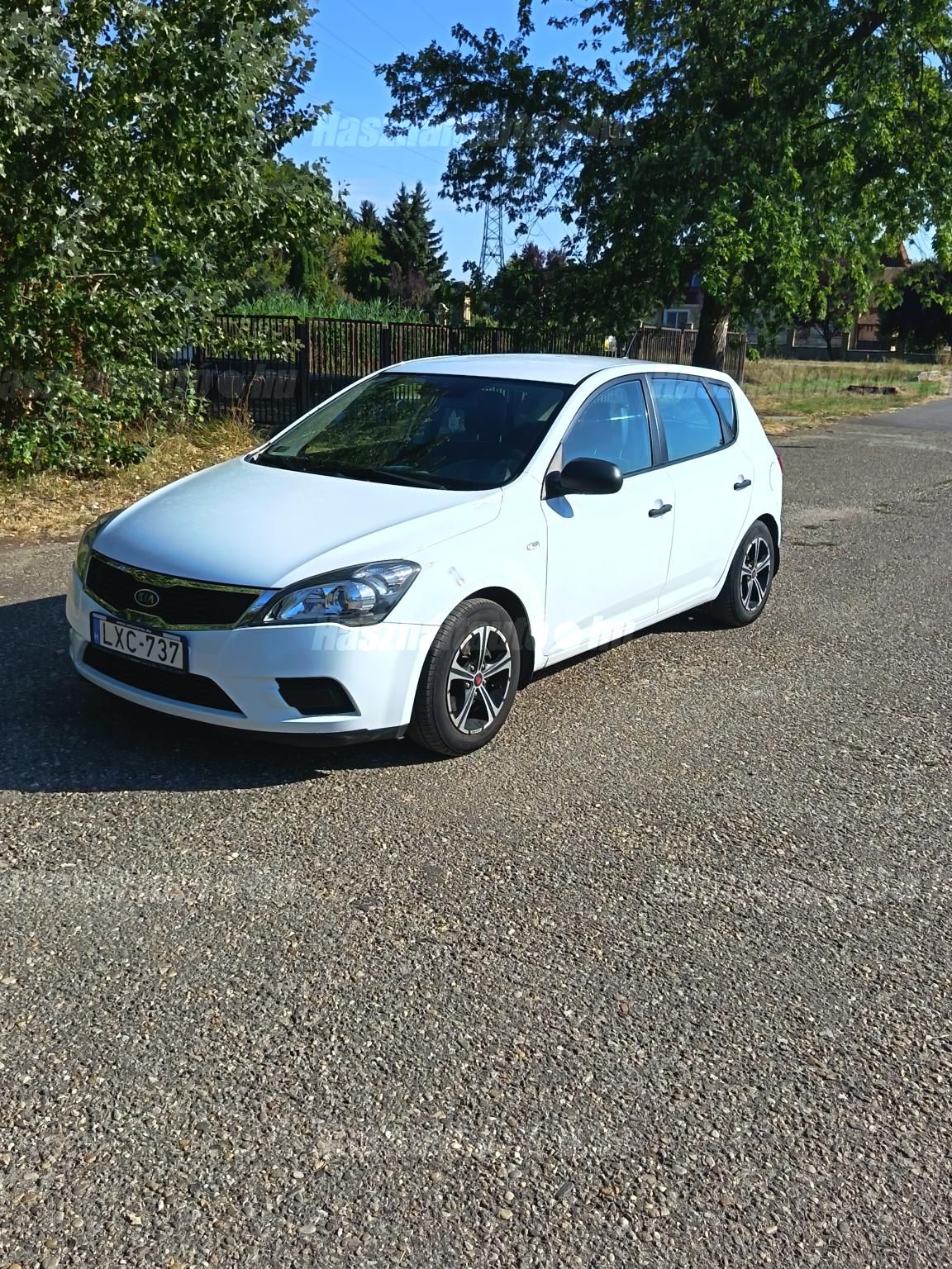 KIA CEE'D 2011/7 - 1