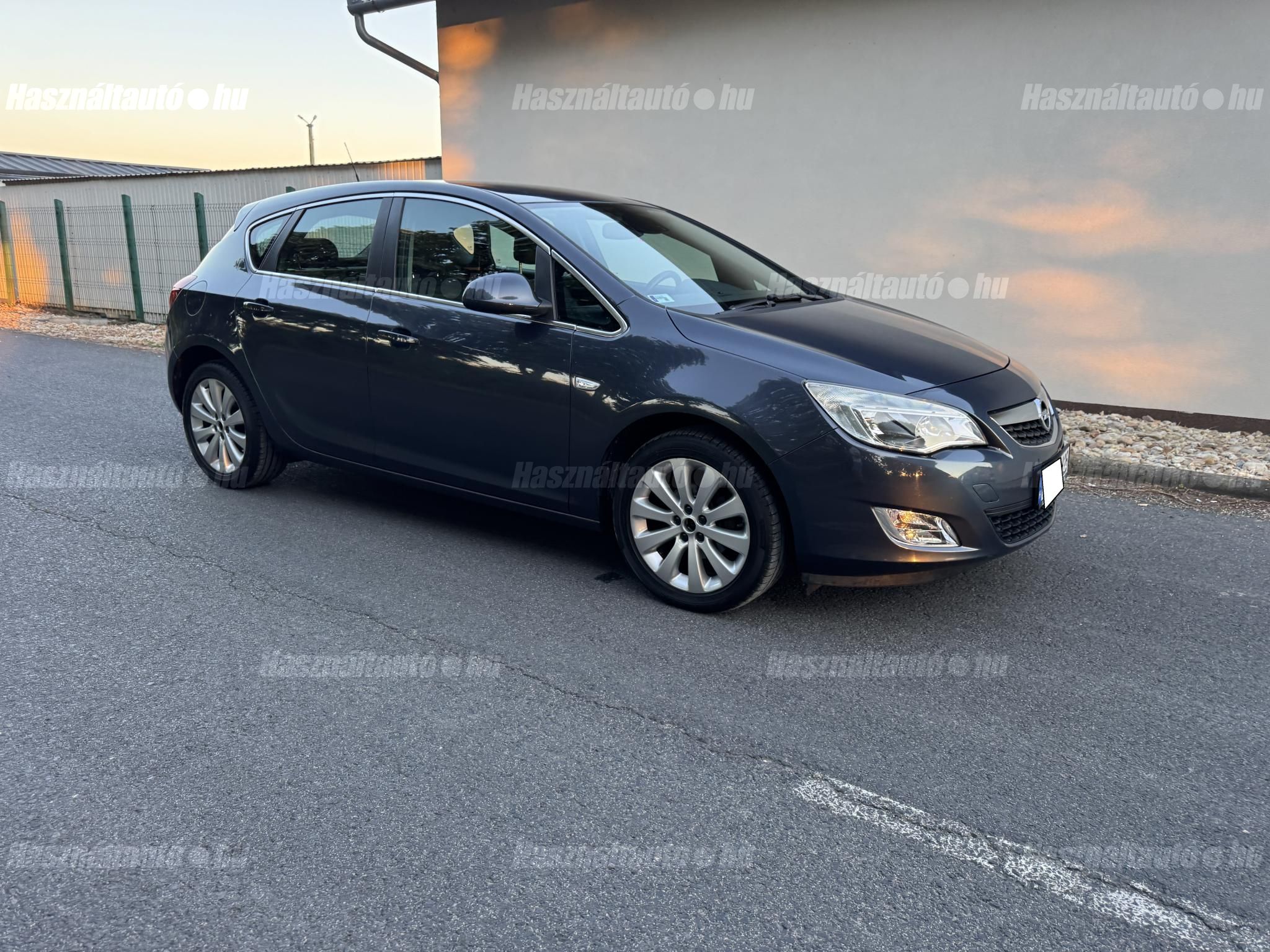 OPEL ASTRA J 2010/8 - 1