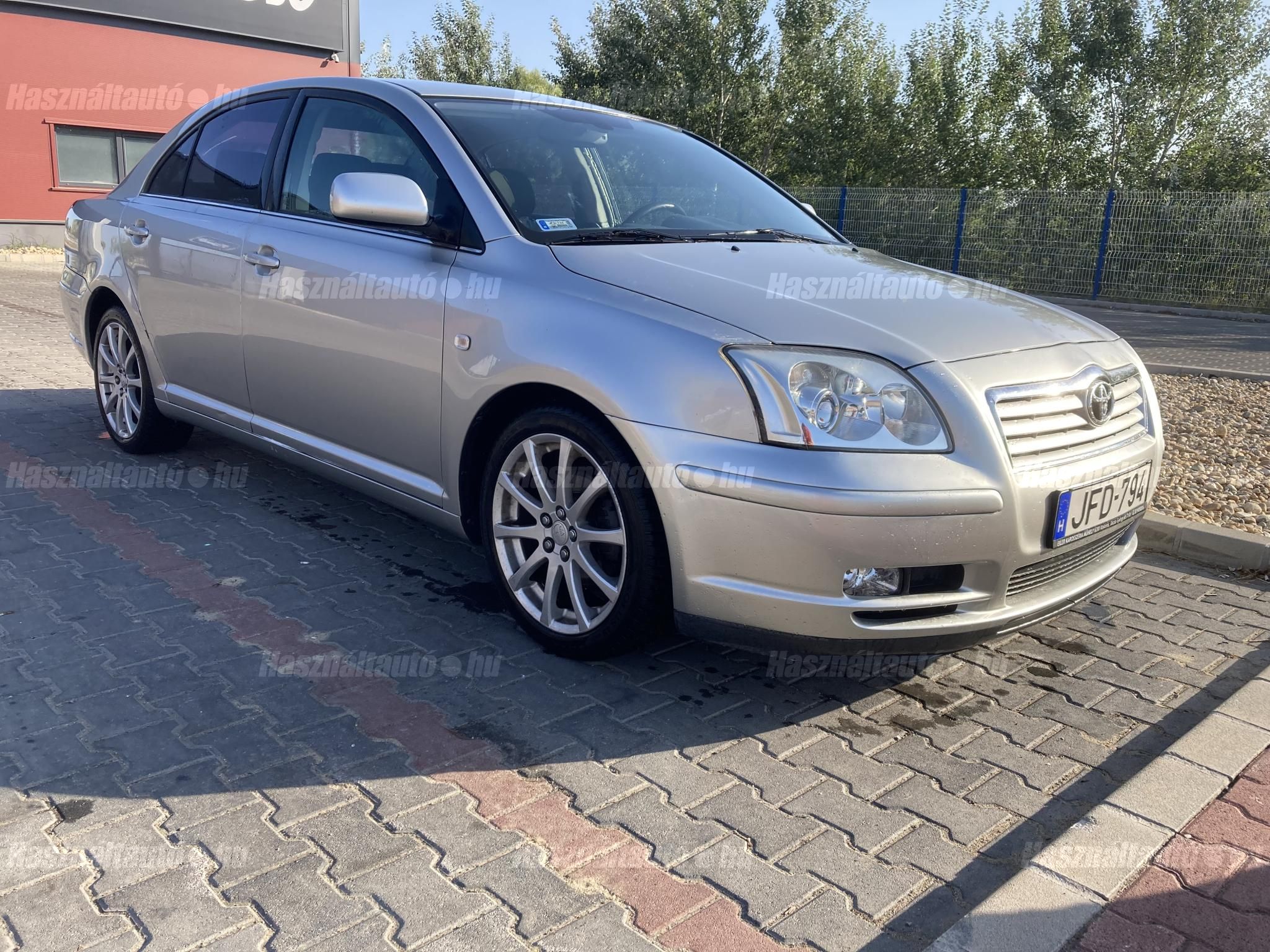 TOYOTA AVENSIS 2004/6 - 1
