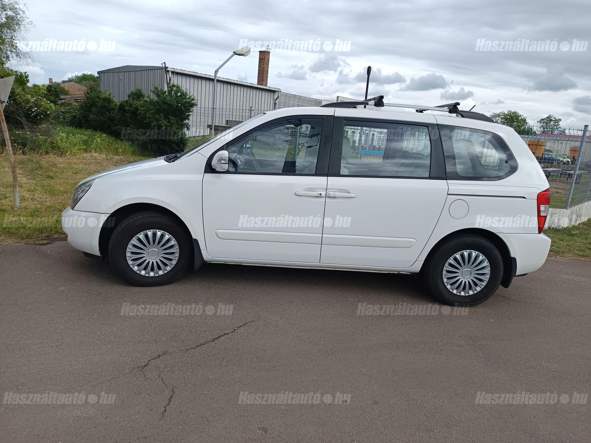 KIA CARNIVAL 2011/3 - 1