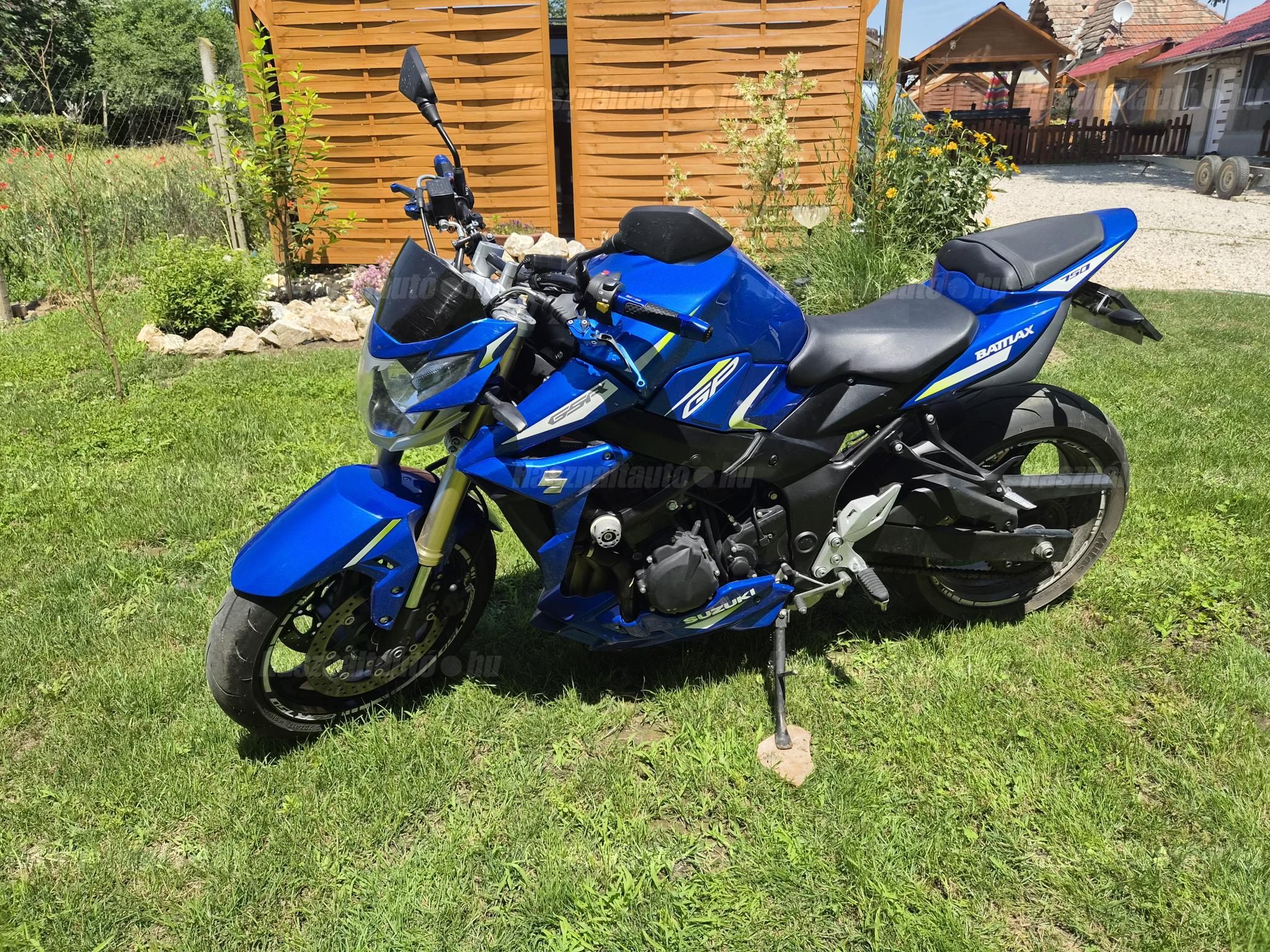 SUZUKI GSR 750 2011/7 - 1