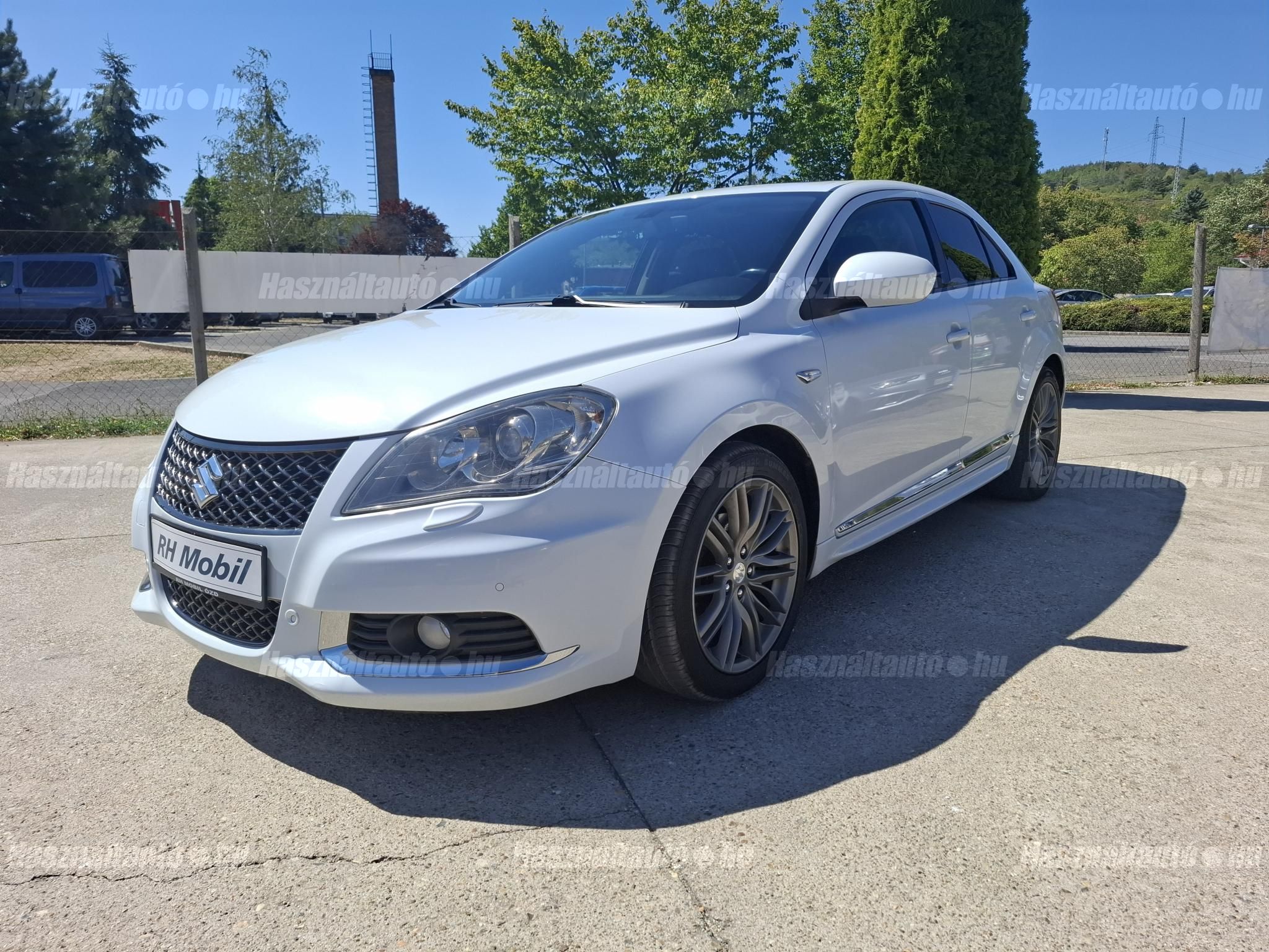 SUZUKI KIZASHI 2011/4 - 1